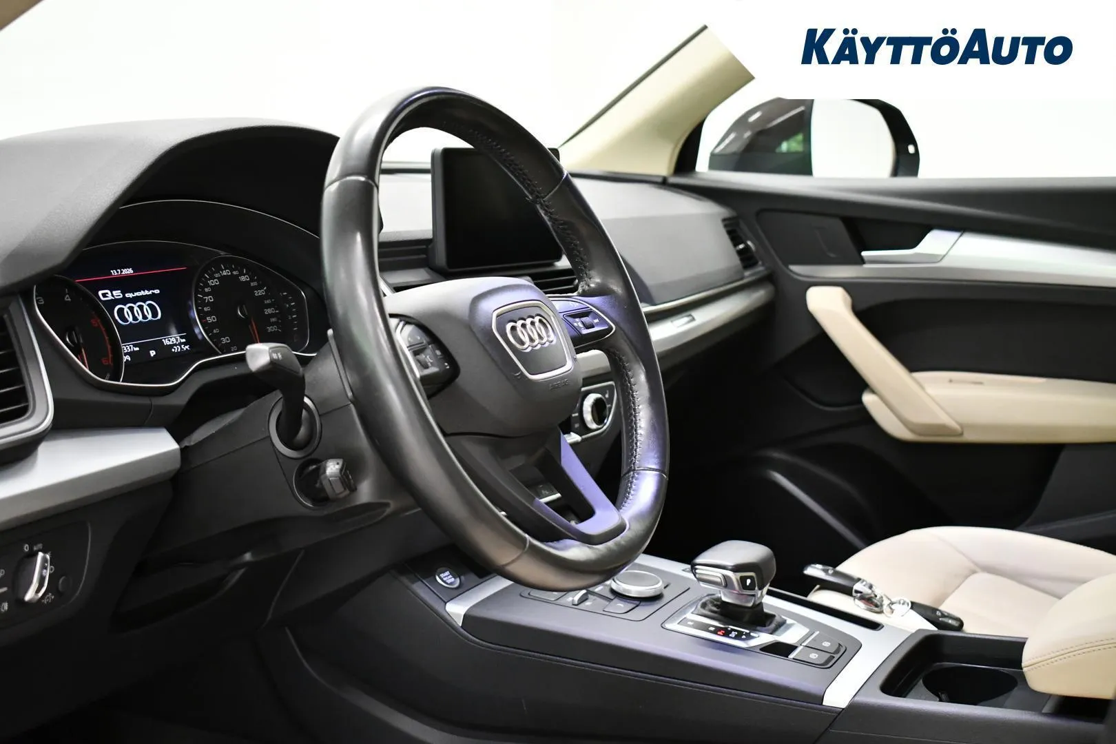 Audi Q5 YKH-826 carousel image