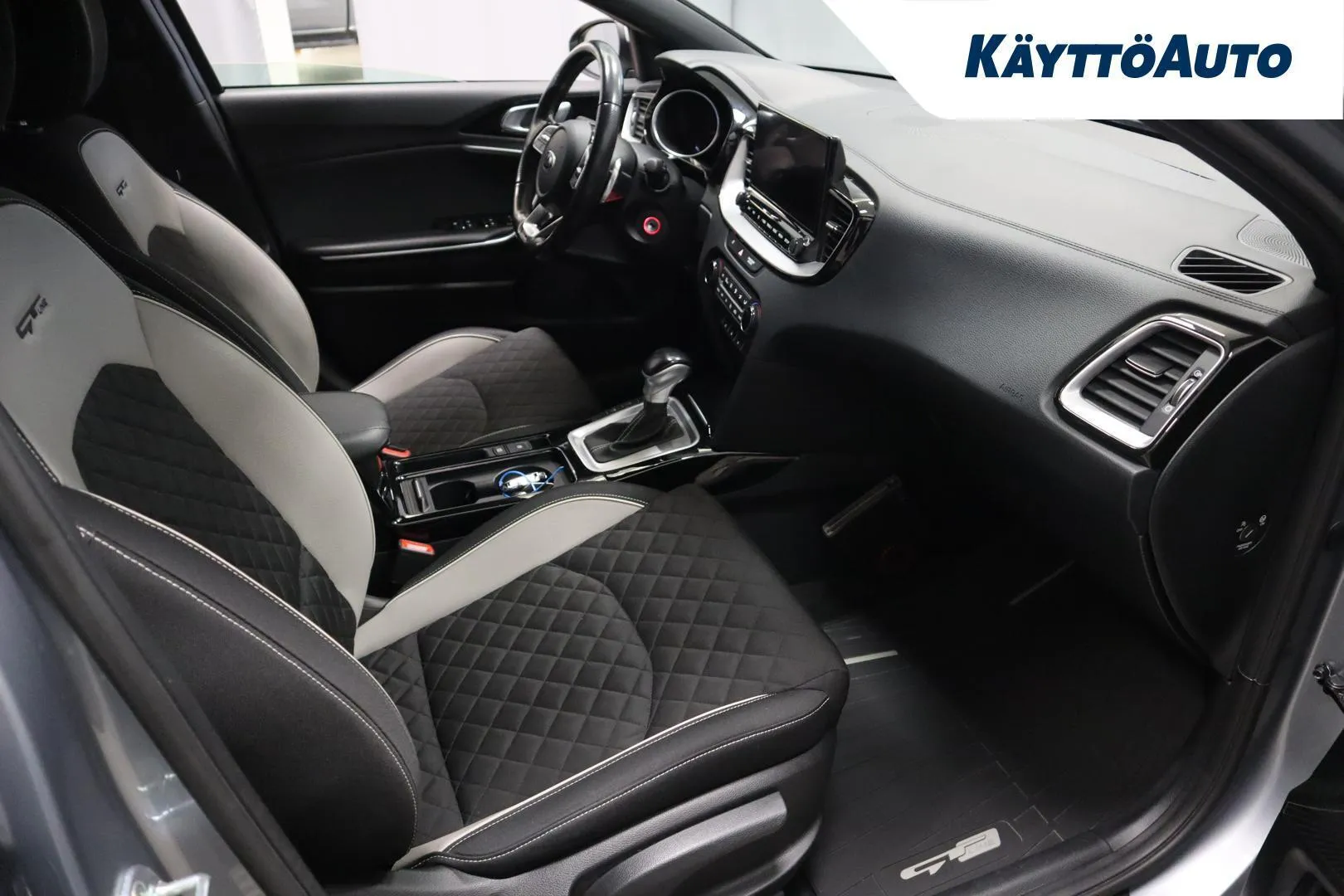 Kia ProCeed LPX-971 carousel image