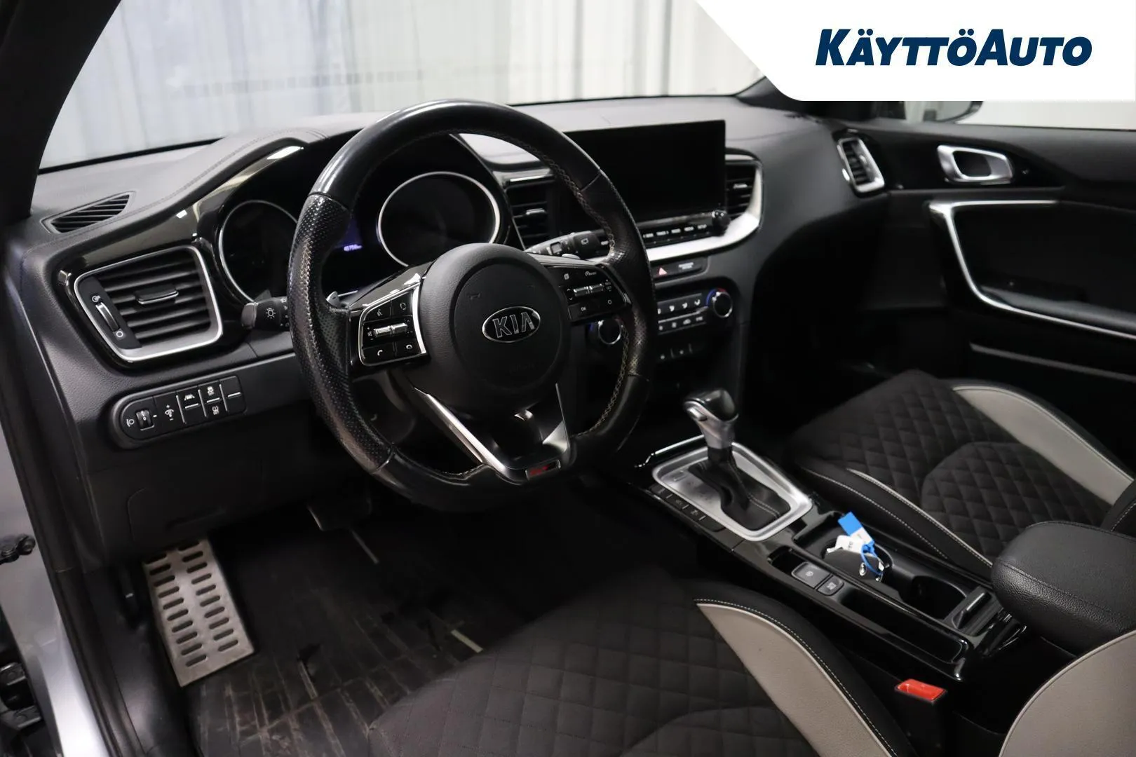 Kia ProCeed LPX-971 carousel image
