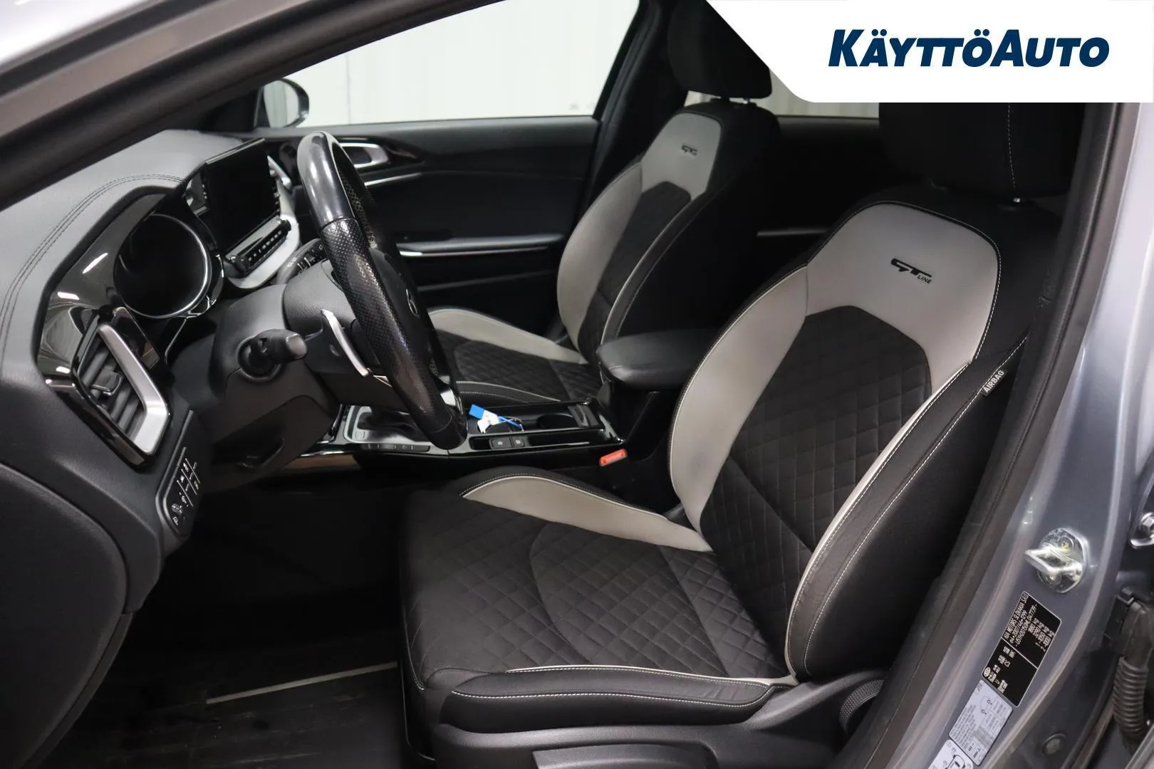 Kia ProCeed LPX-971 carousel image