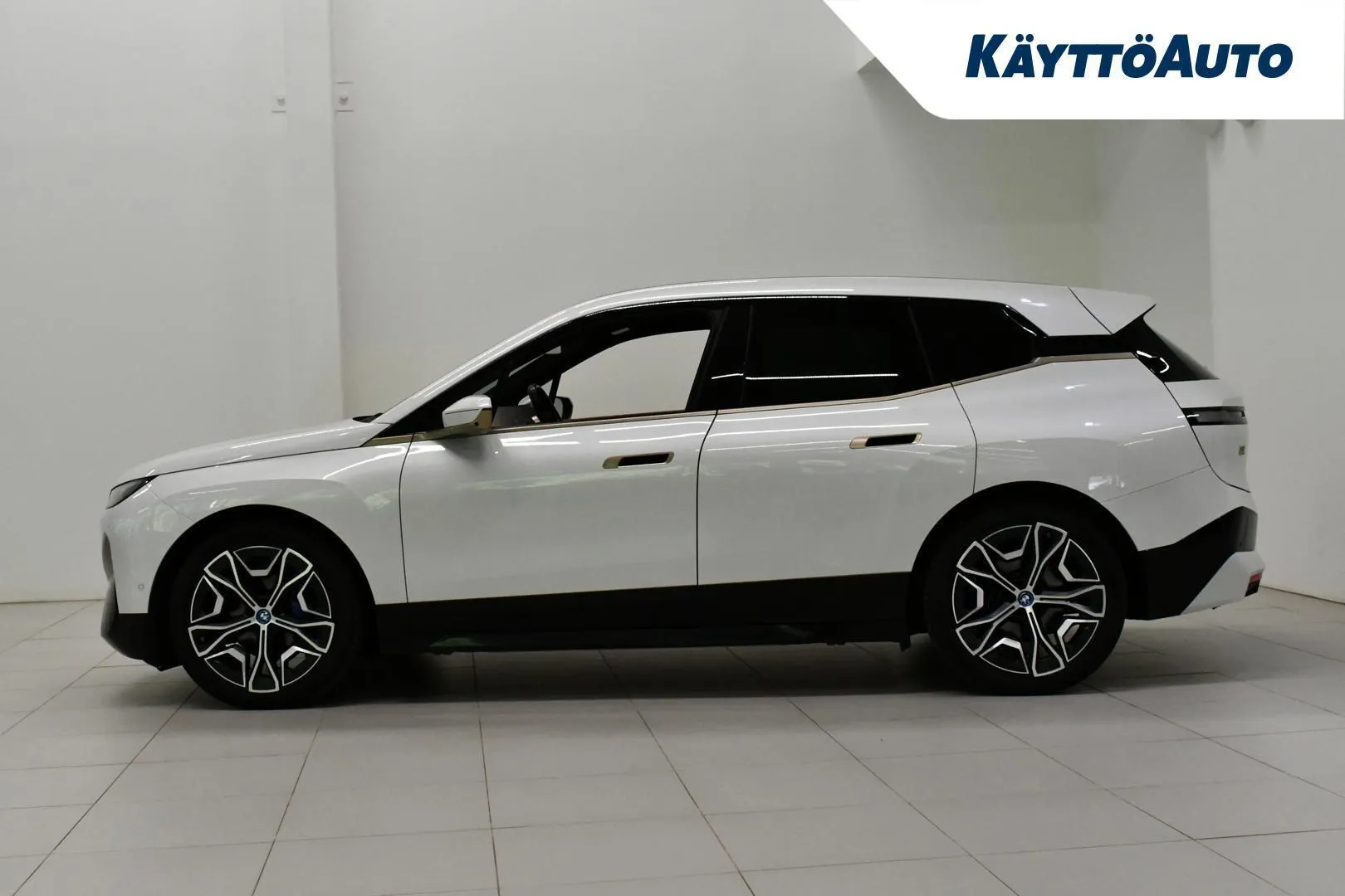 BMW iX YLU-631 carousel image