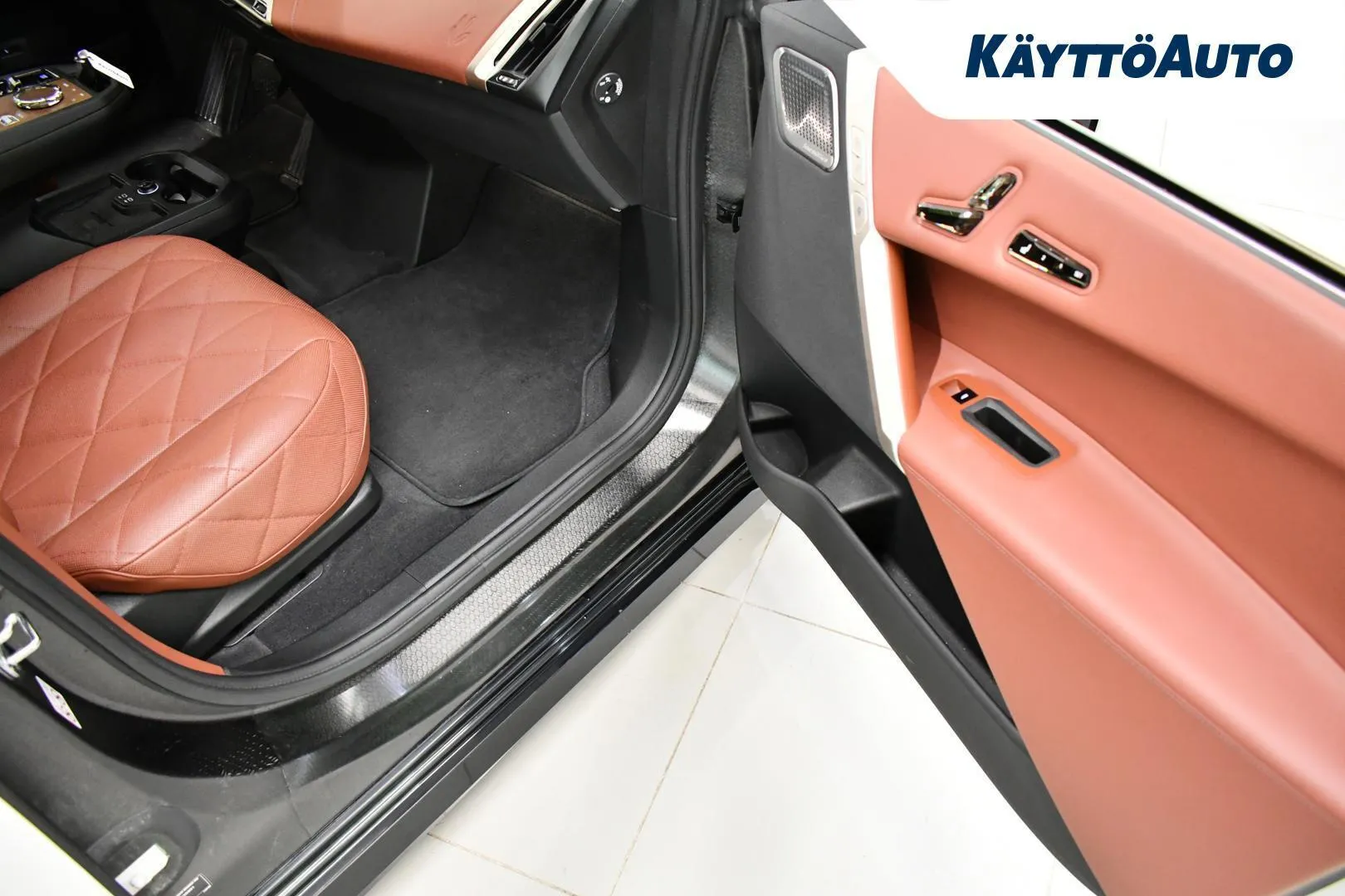 BMW iX YLU-631 carousel image