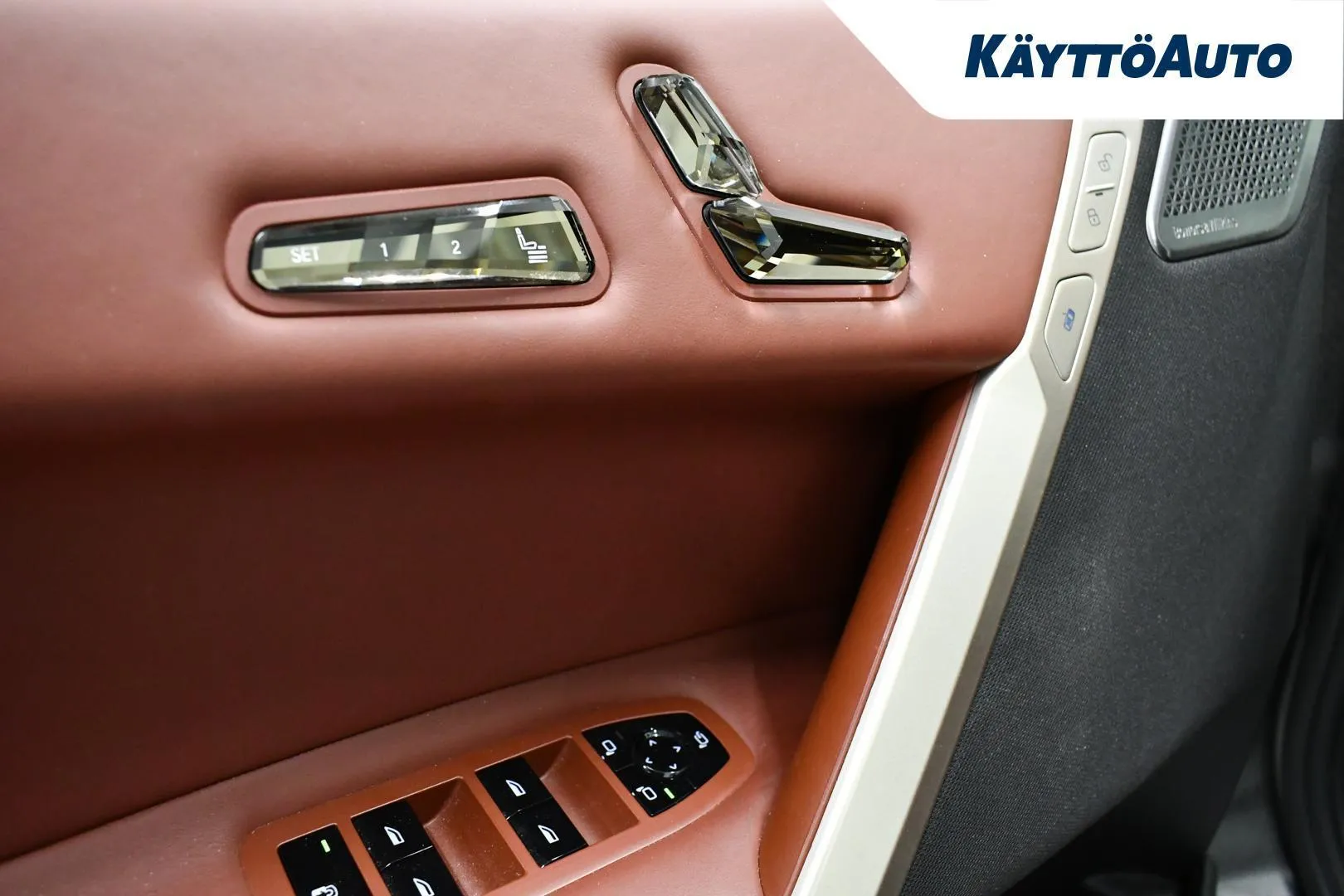 BMW iX YLU-631 carousel image