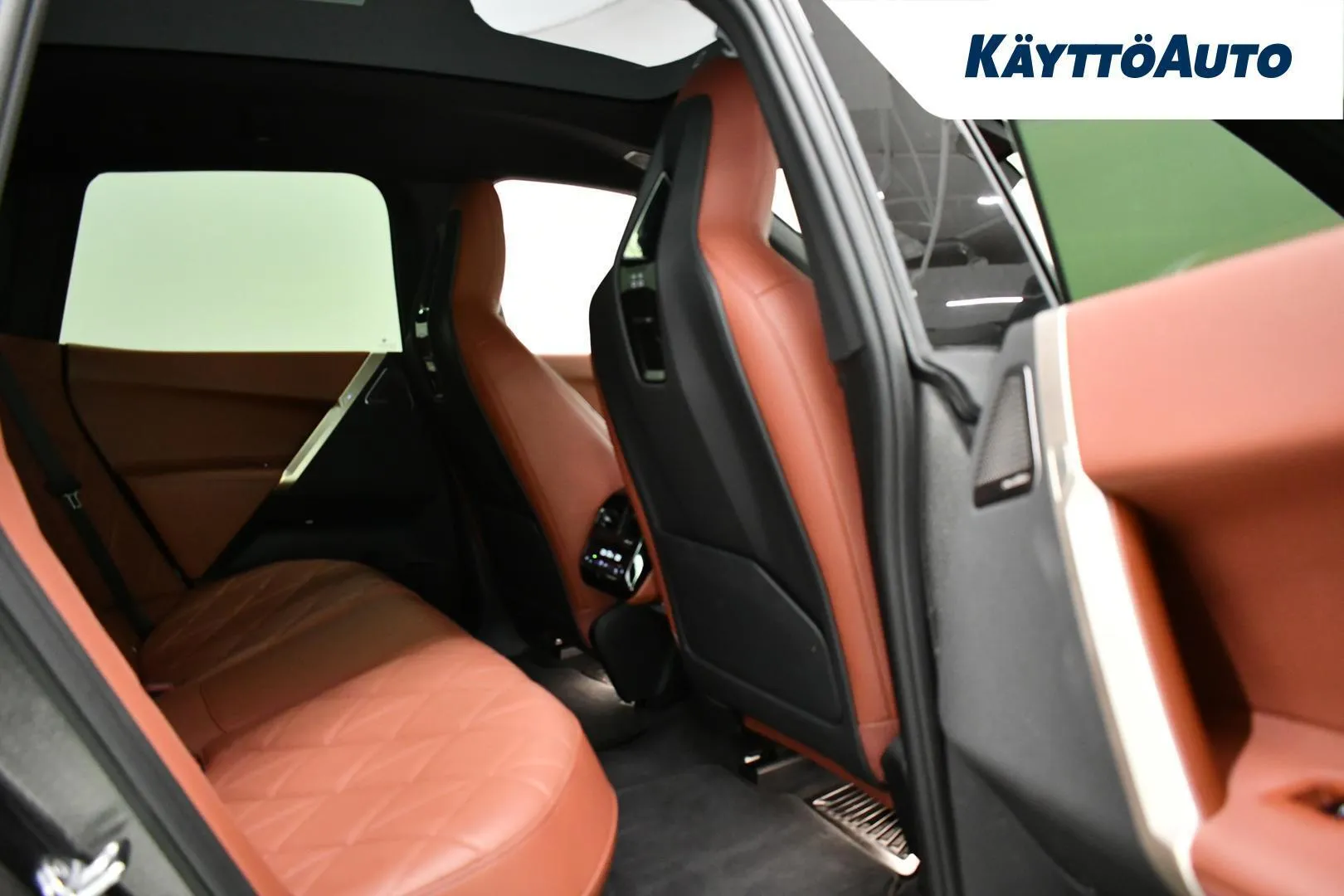 BMW iX YLU-631 carousel image