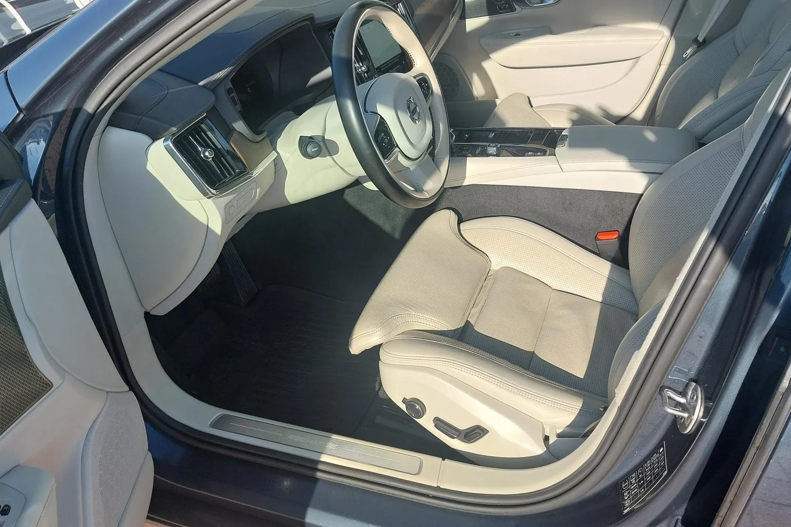 Volvo V90 JTO-924 carousel image