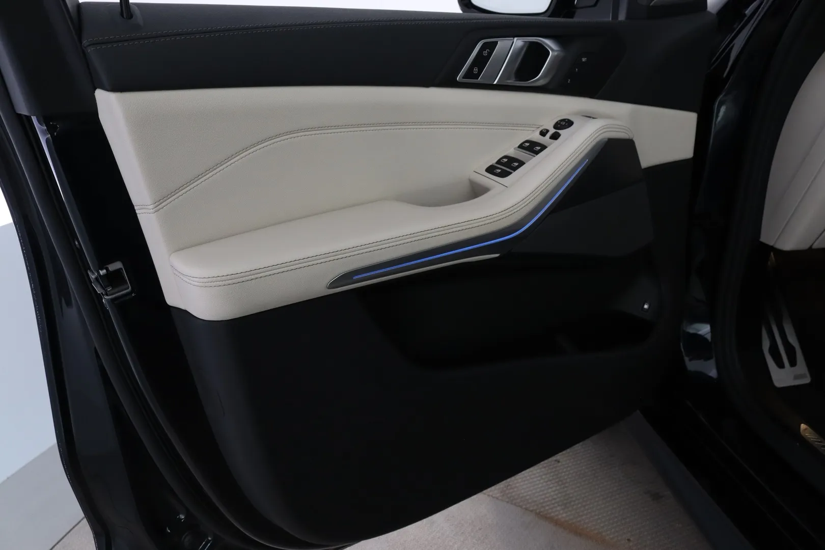 BMW X5 IPX-503 carousel image