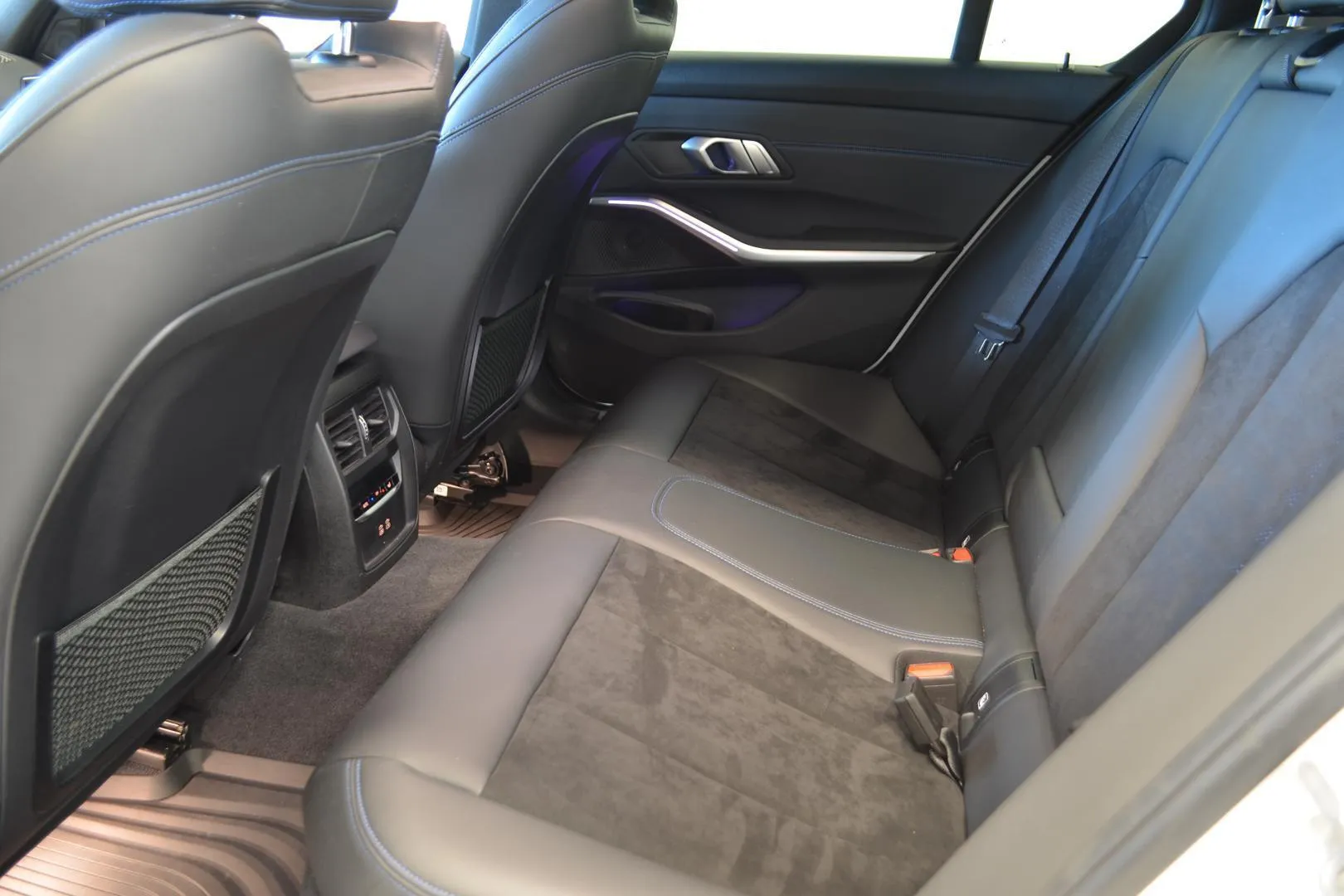 BMW 330 FPX-579 carousel image