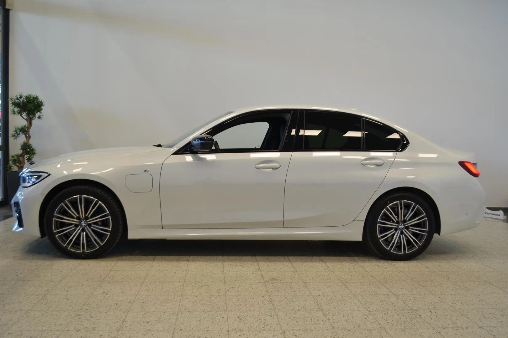 BMW 330 FPX-579 carousel image