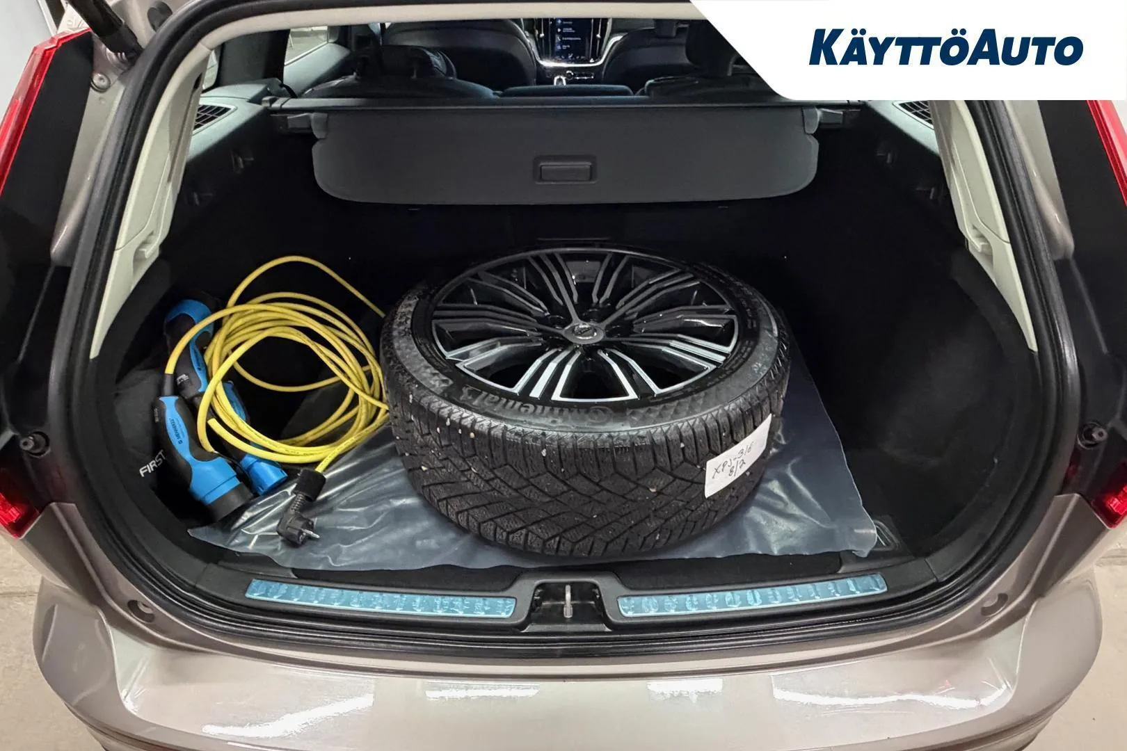 Volvo V60 XPJ-316 carousel image