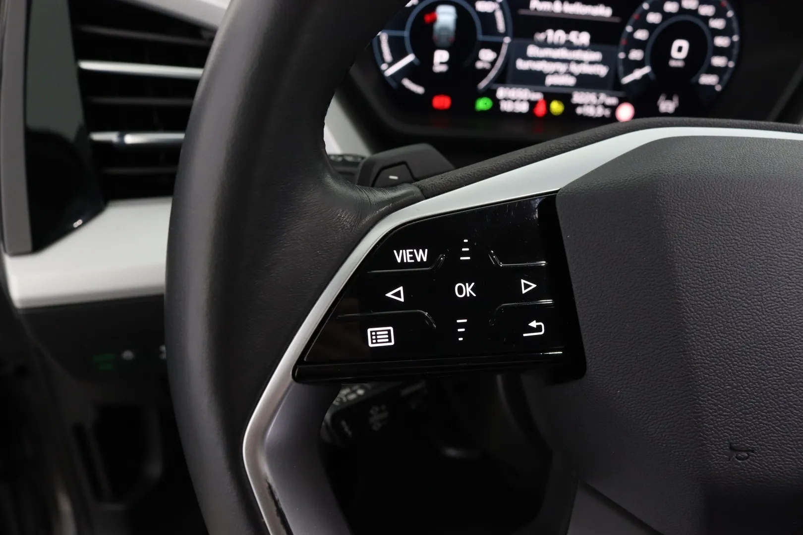Audi Q4 e-tron MVJ-910 carousel image