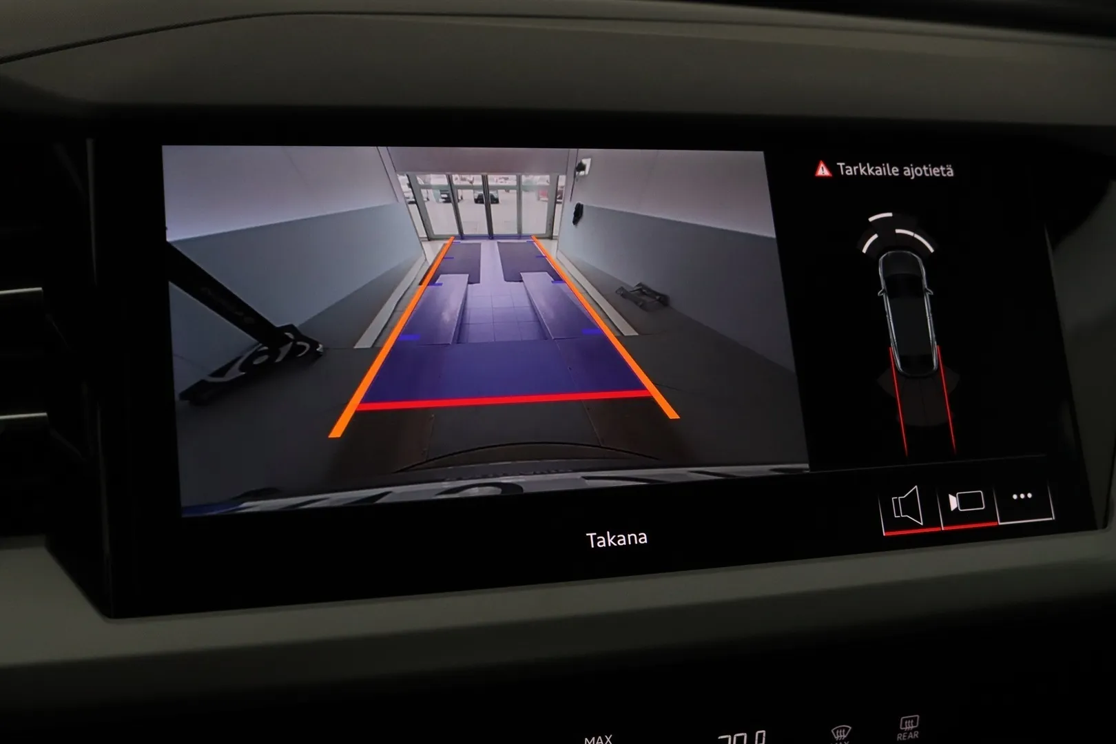 Audi Q4 e-tron MVJ-910 carousel image