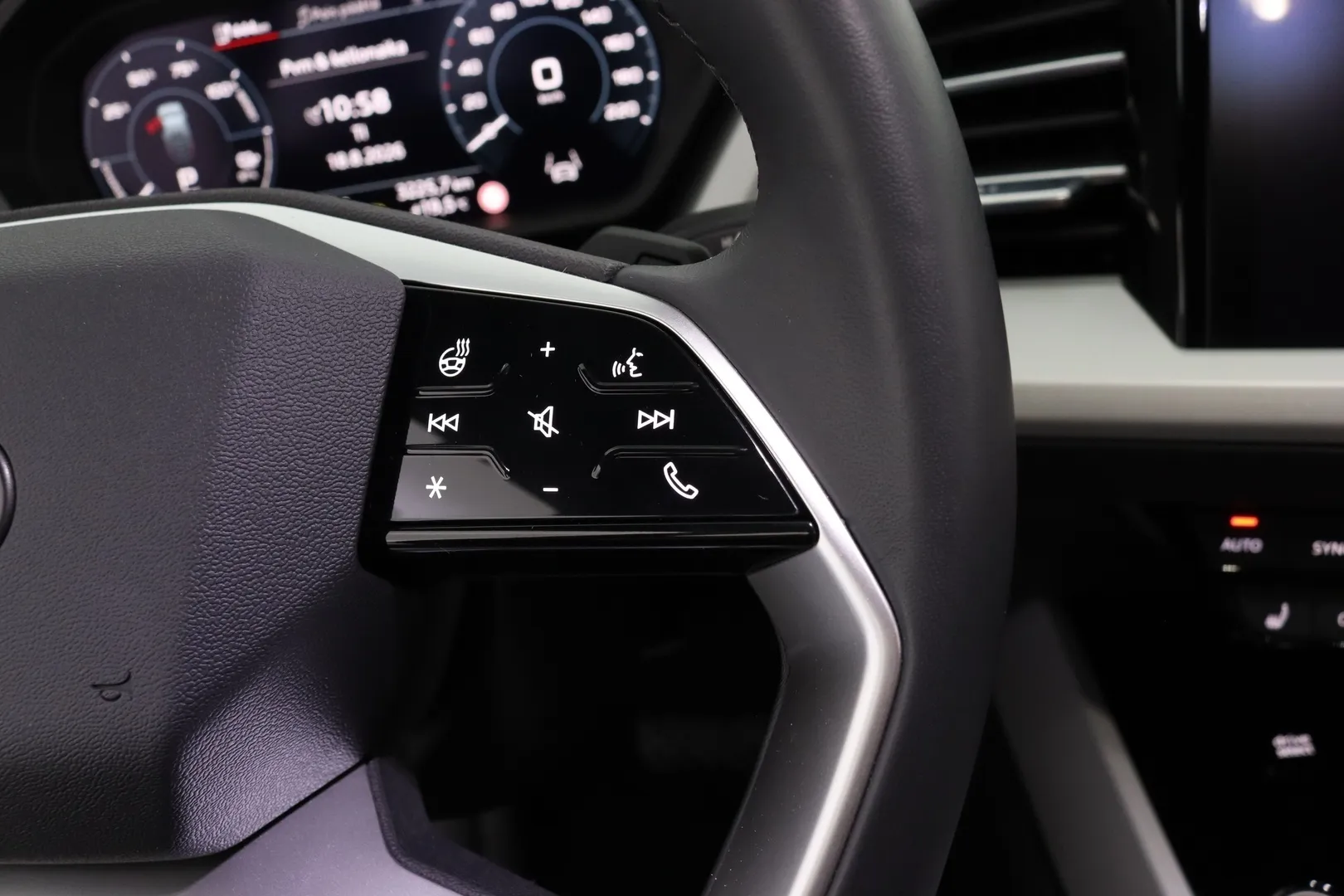 Audi Q4 e-tron MVJ-910 carousel image