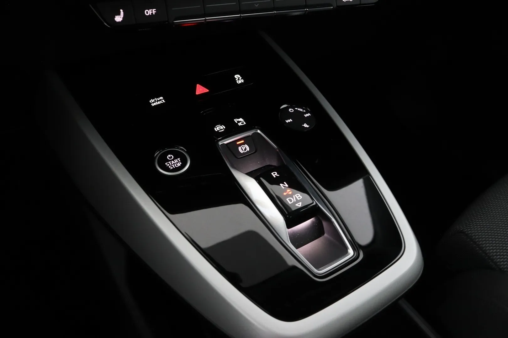 Audi Q4 e-tron MVJ-910 carousel image