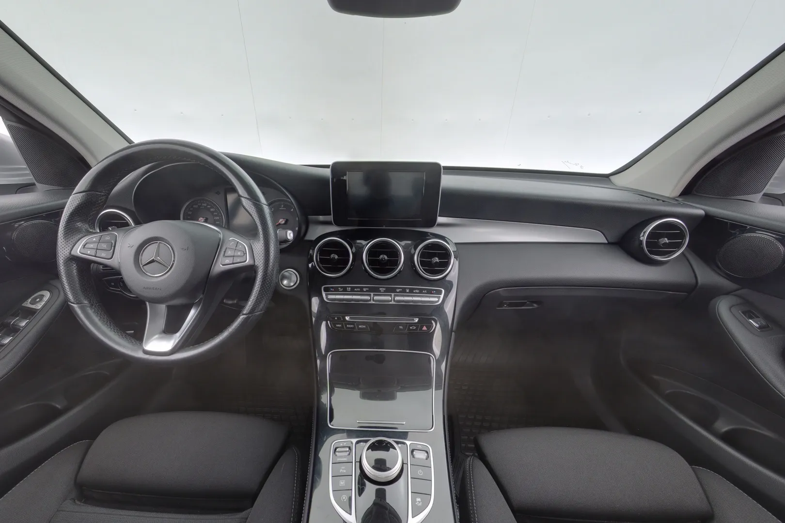 Mercedes-Benz GLC GNE-687 carousel image