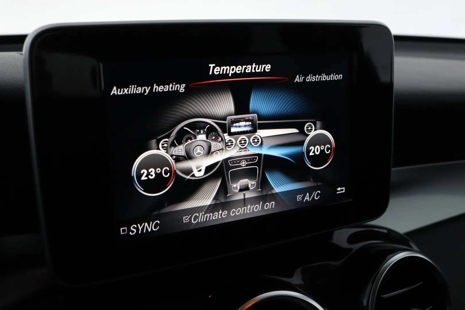 Mercedes-Benz GLC GNE-687 carousel image