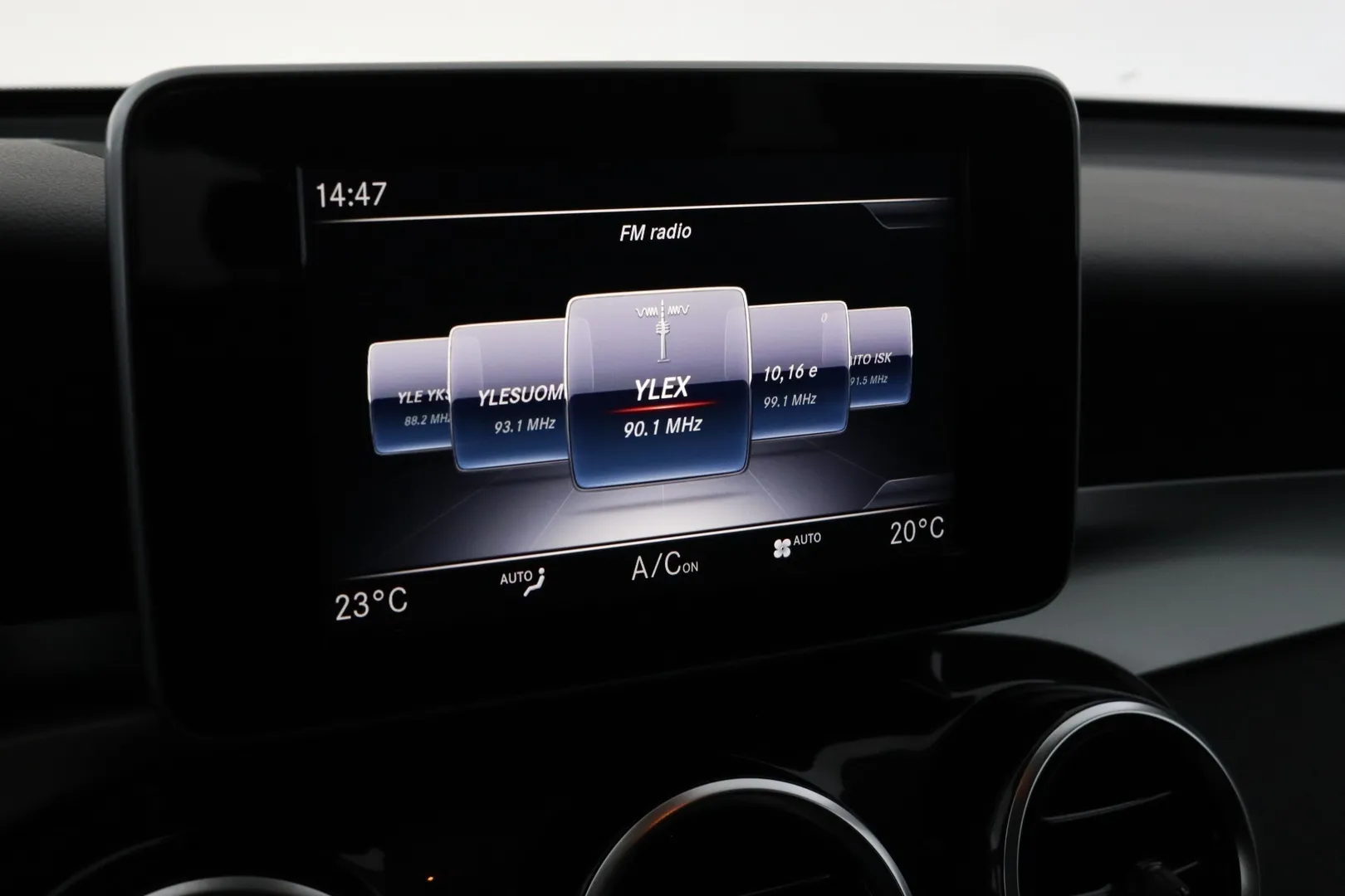 Mercedes-Benz GLC GNE-687 carousel image