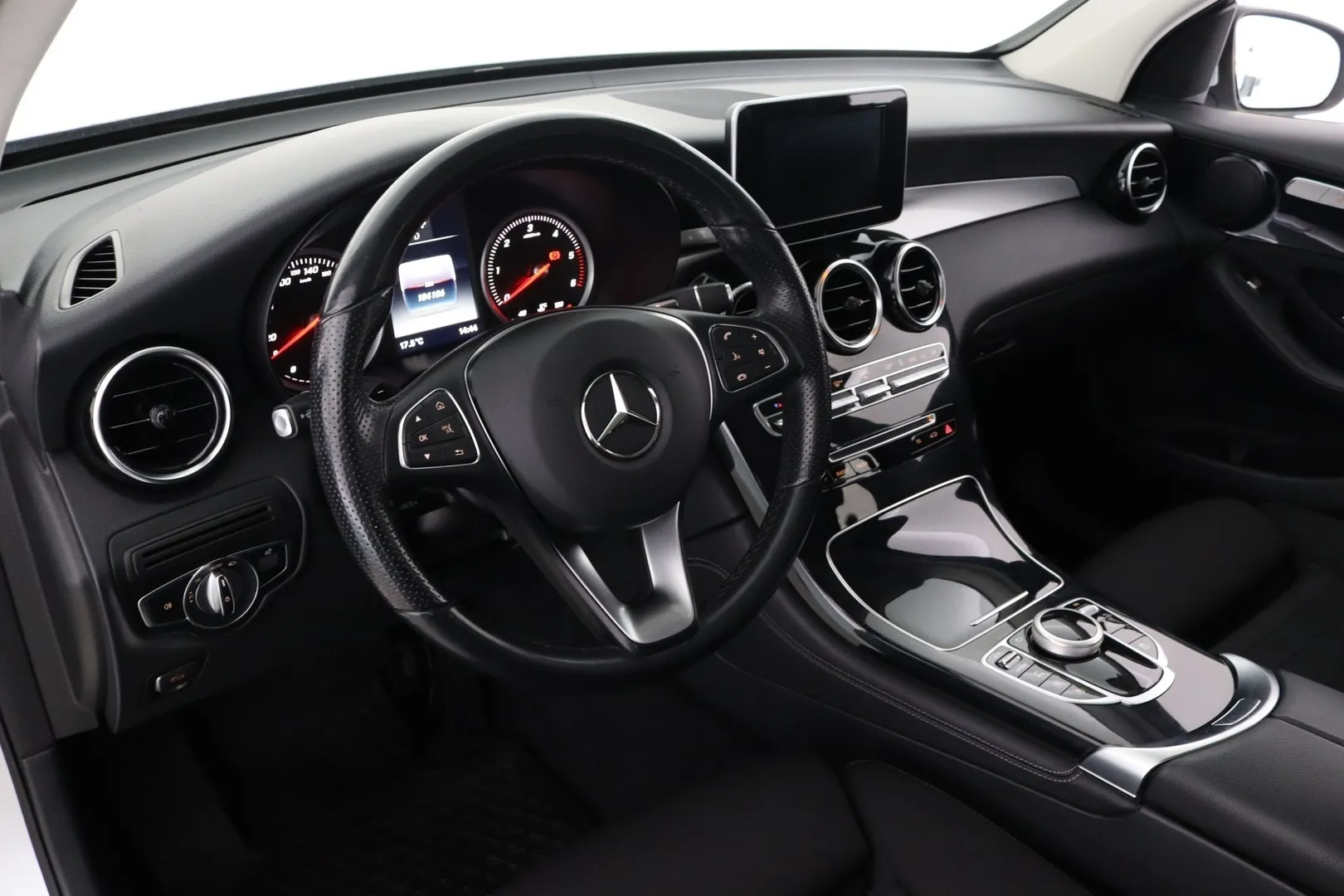 Mercedes-Benz GLC GNE-687 carousel image