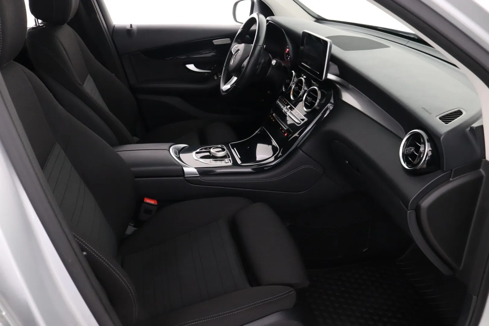 Mercedes-Benz GLC GNE-687 carousel image