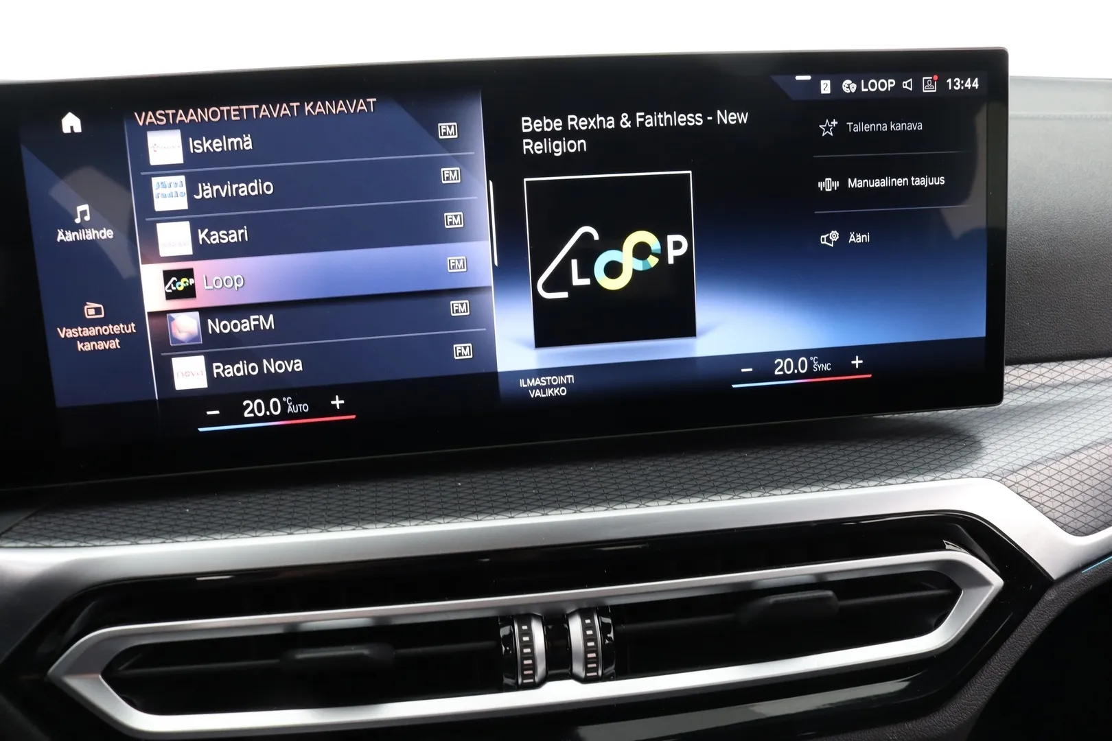 BMW i4 YMA-970 carousel image