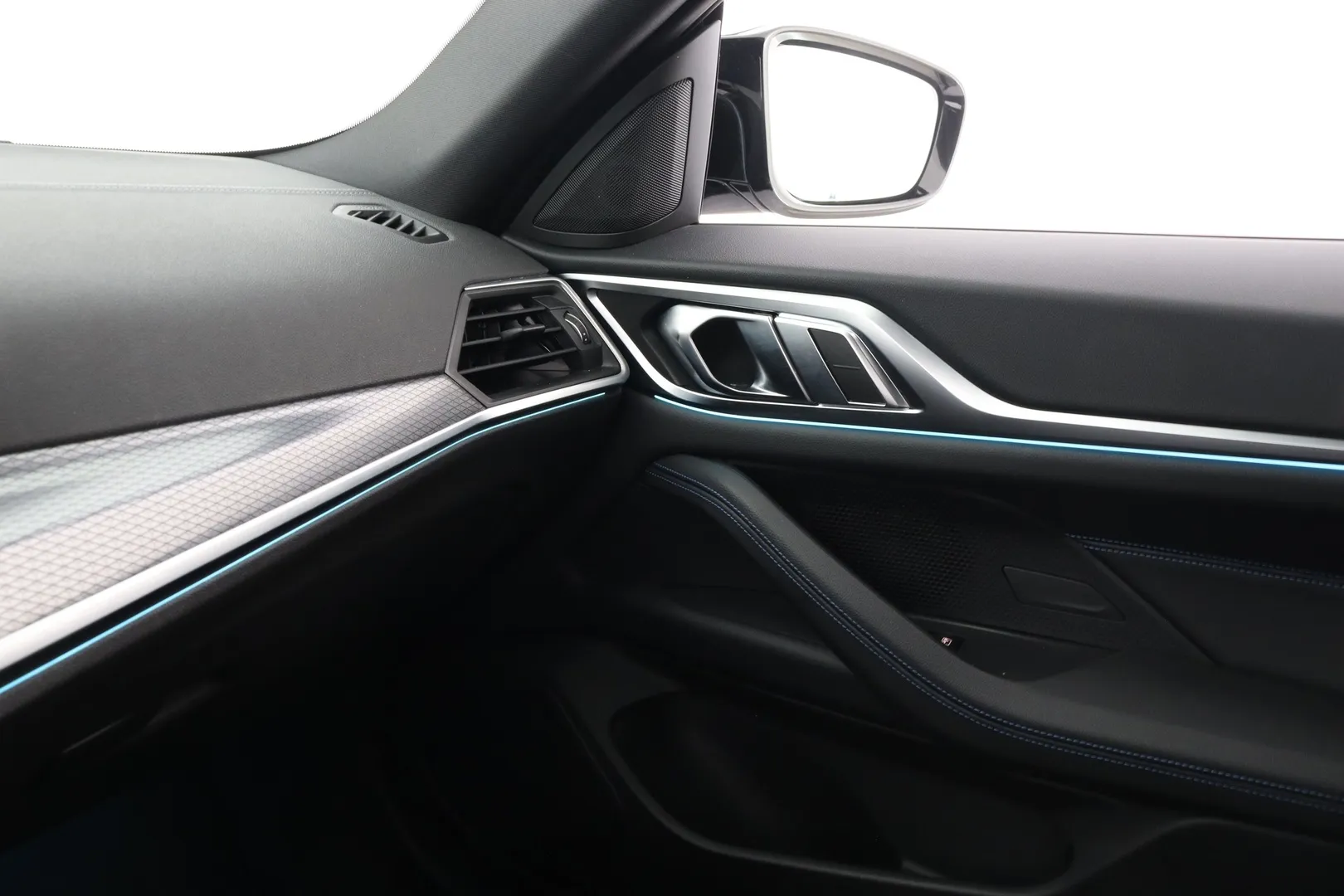 BMW i4 YMA-970 carousel image
