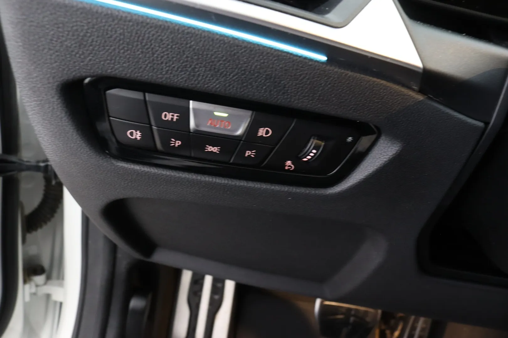 BMW i4 YMA-970 carousel image