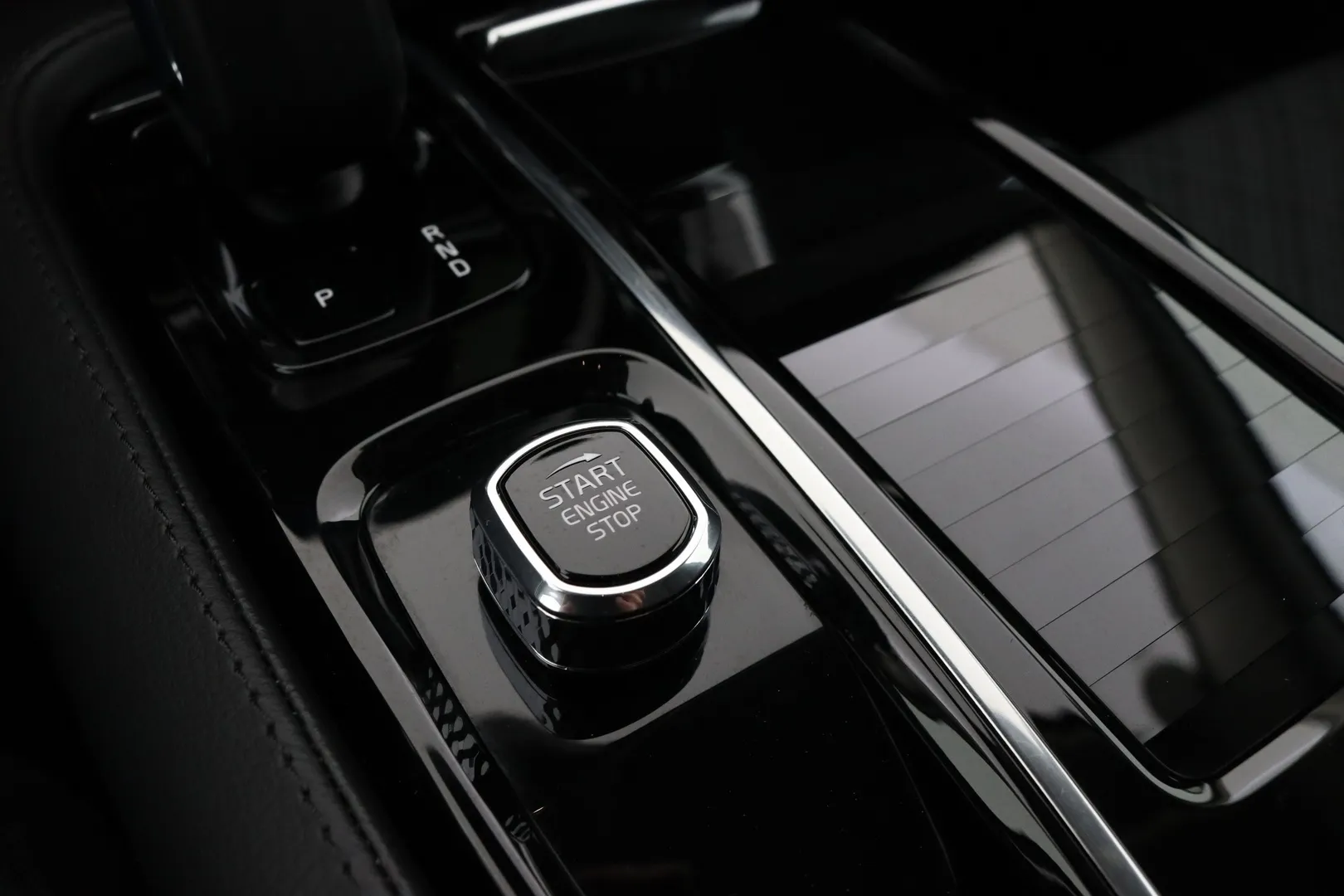 Volvo V60 YLZ-366 carousel image