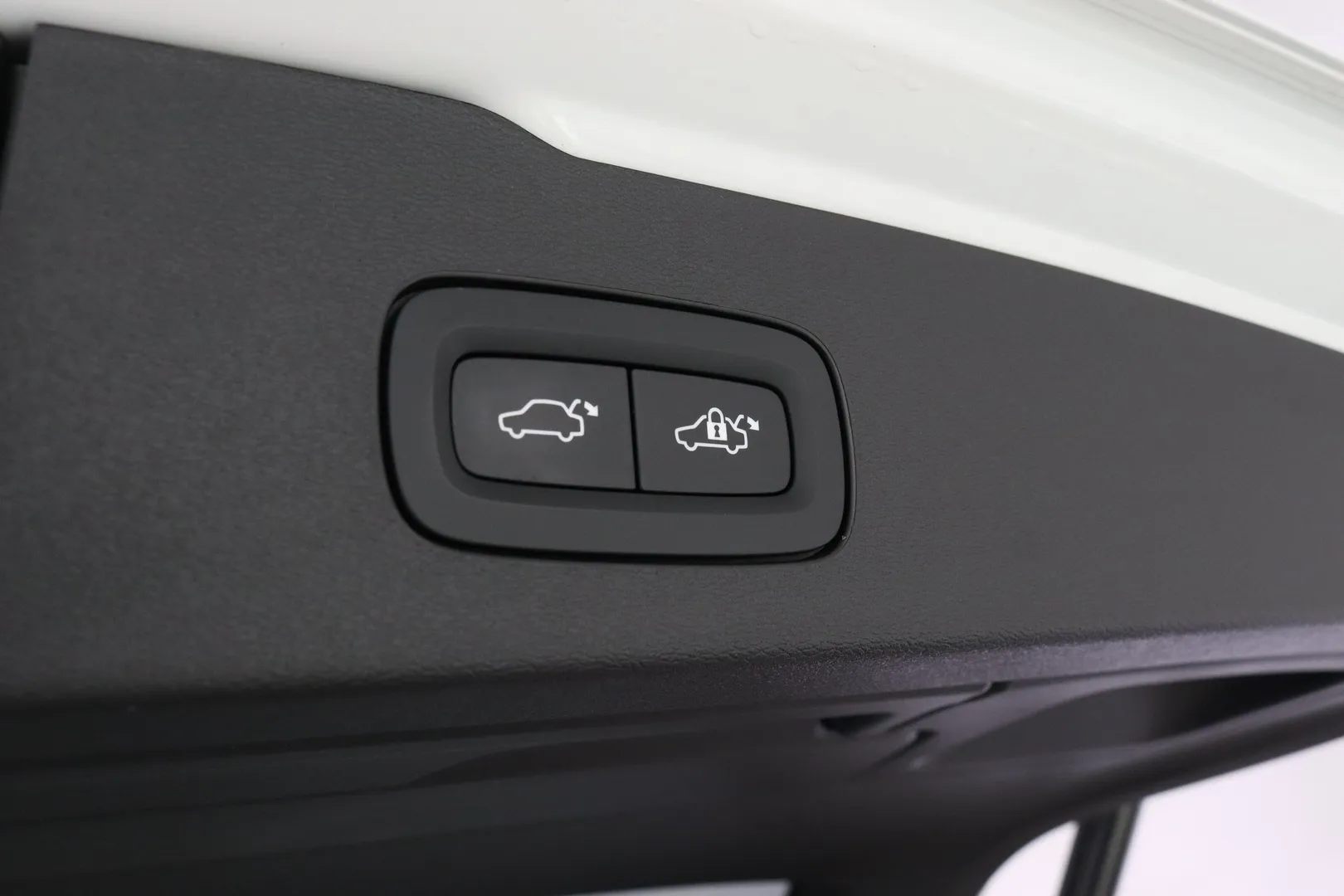Volvo V60 YLZ-366 carousel image
