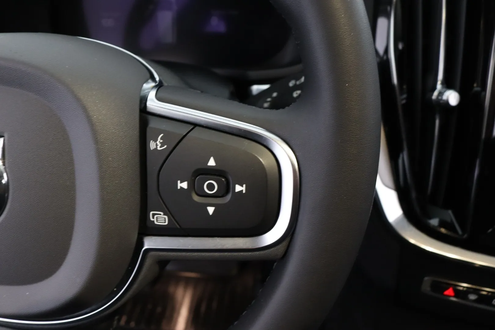 Volvo V60 YLZ-366 carousel image