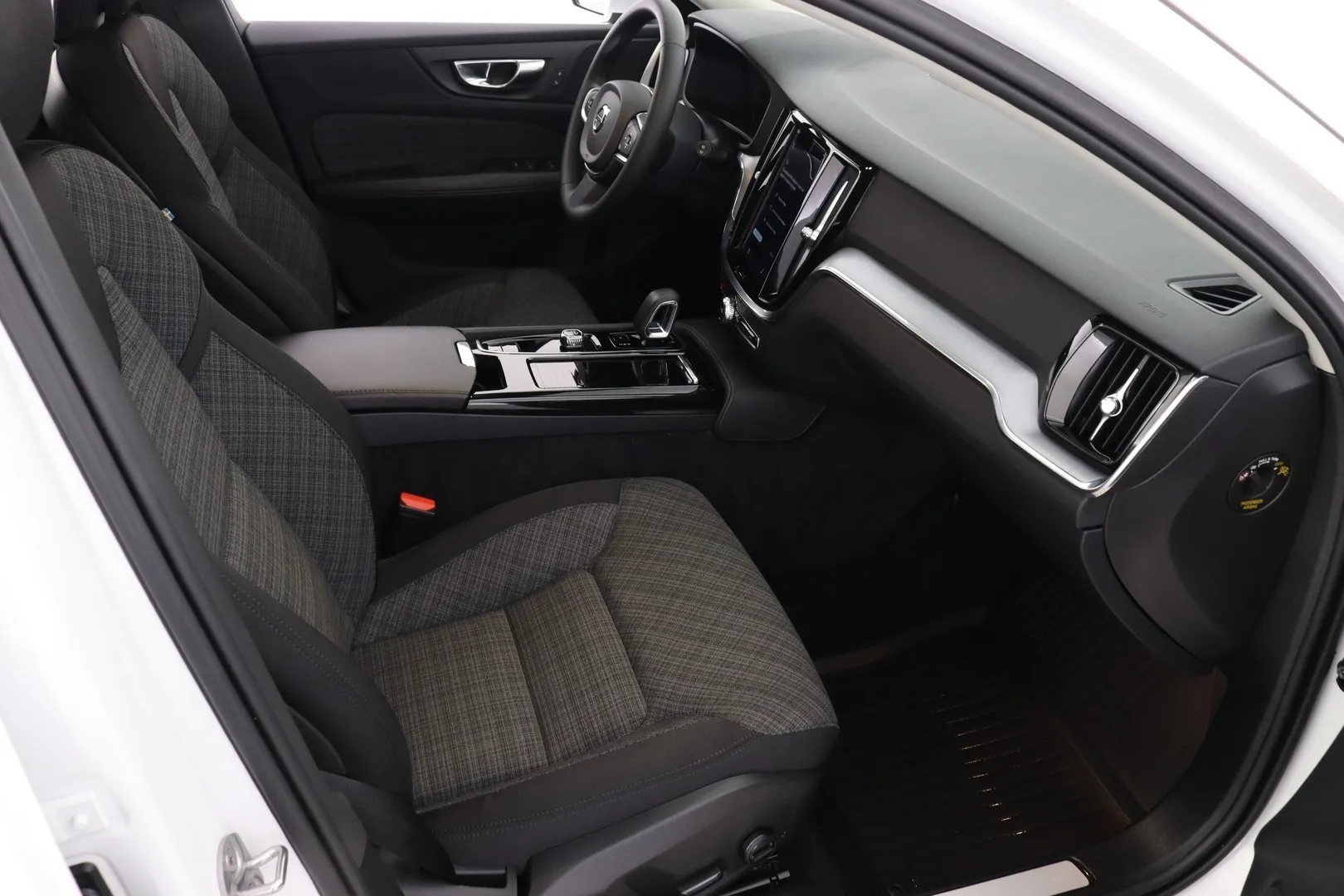 Volvo V60 YLZ-366 carousel image