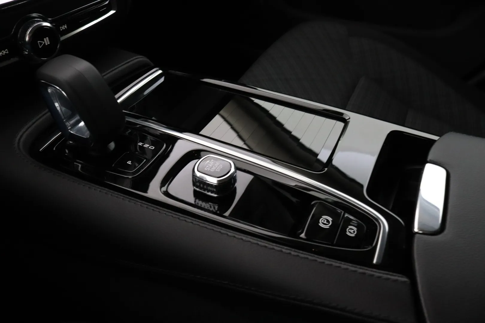 Volvo V60 YLZ-366 carousel image