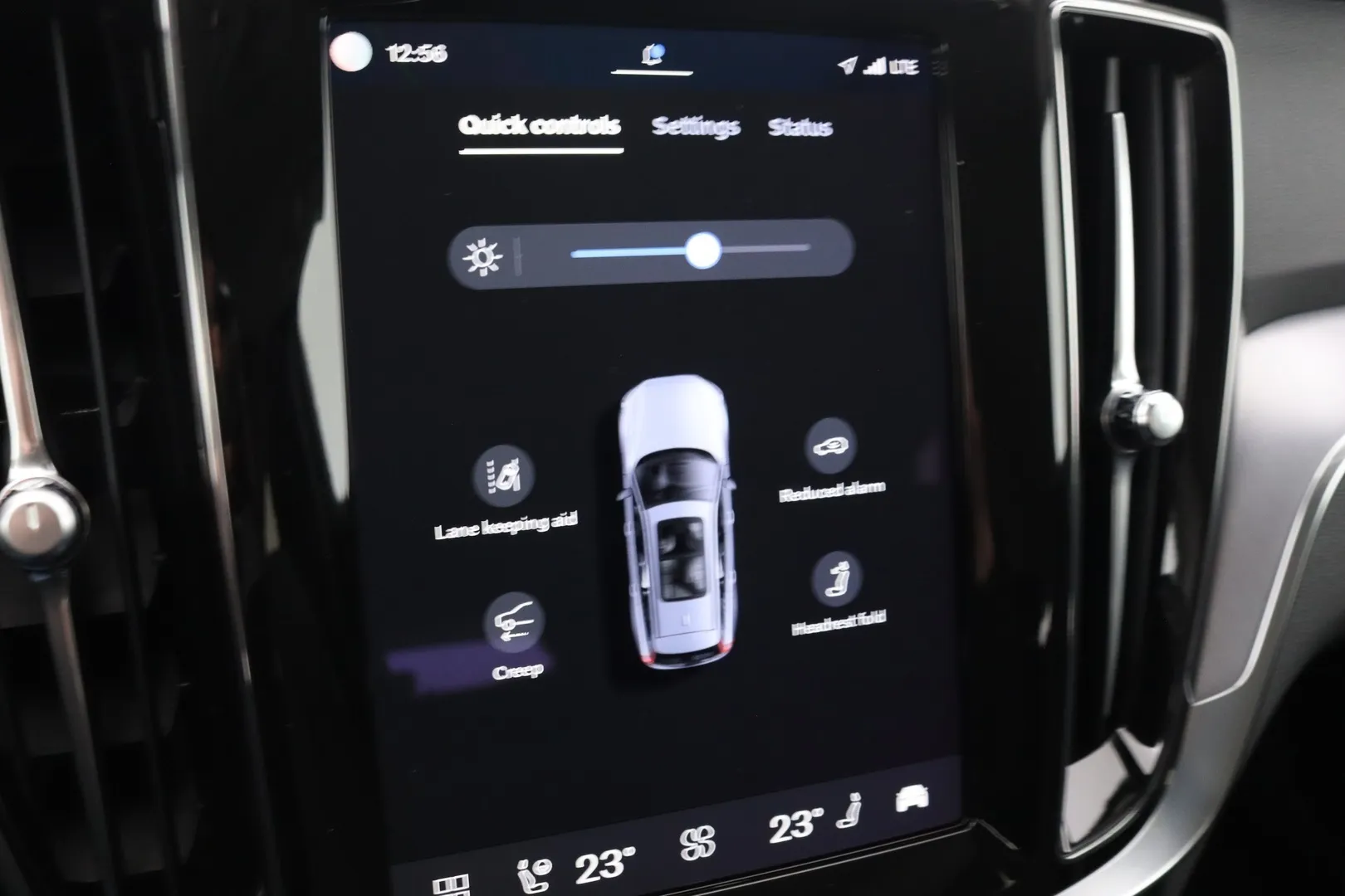 Volvo V60 YLZ-366 carousel image