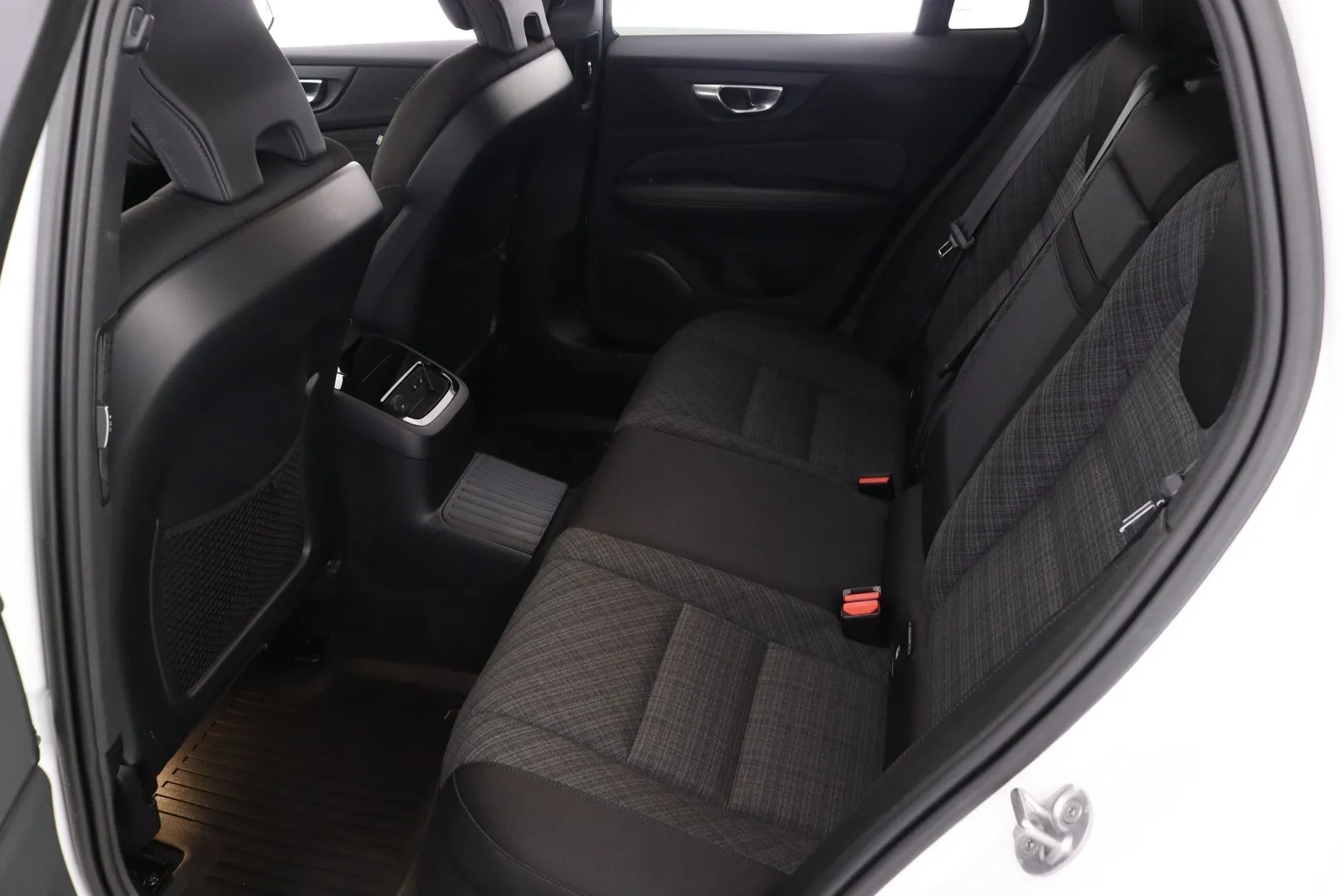 Volvo V60 YLZ-366 carousel image