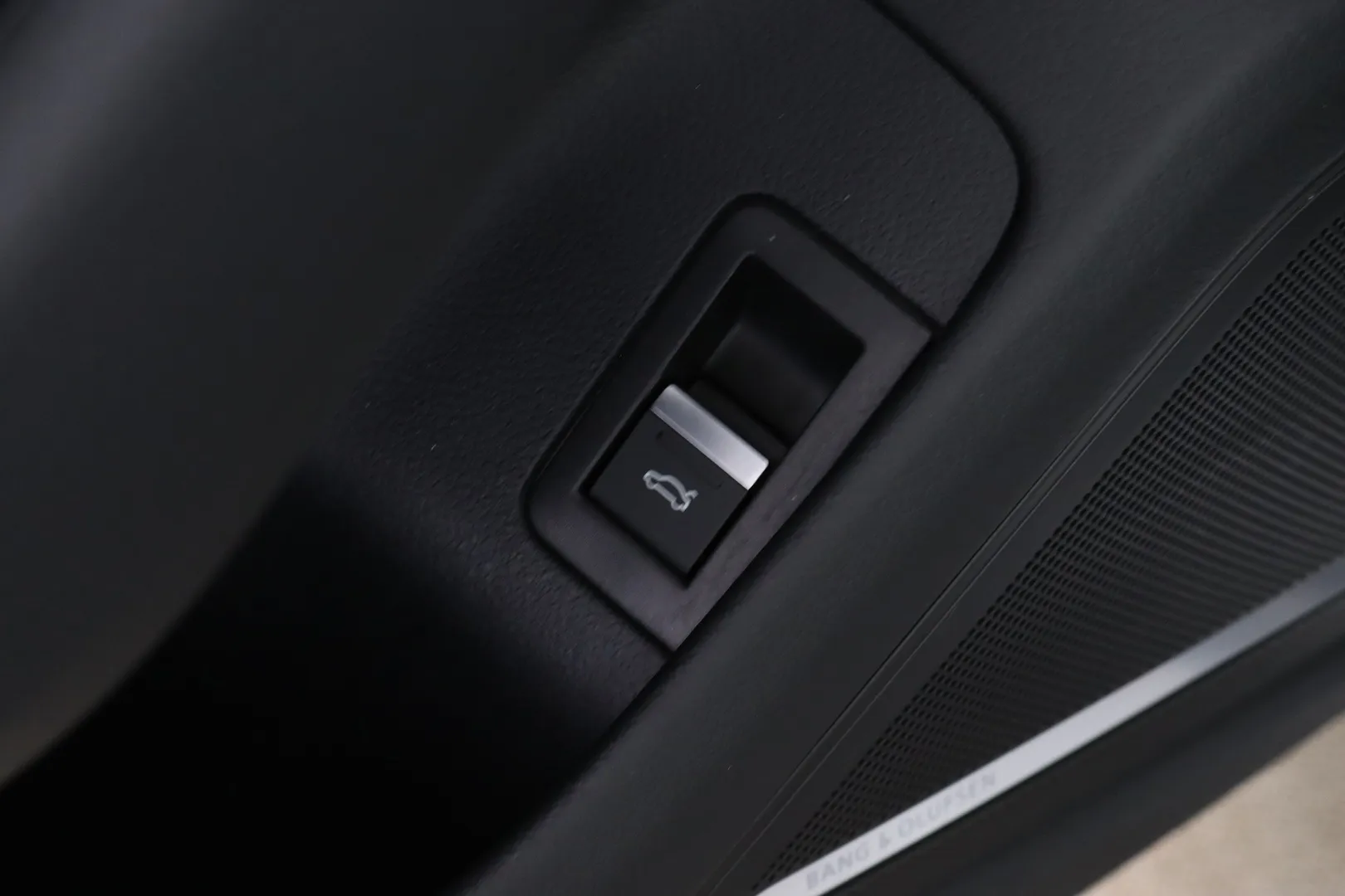 Audi A6 XSJ-906 carousel image
