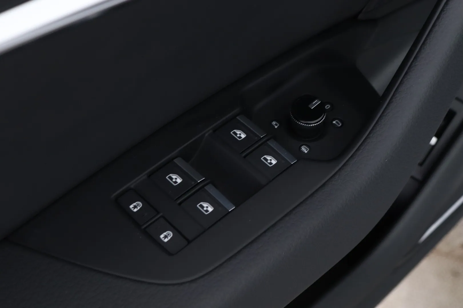 Audi A6 XSJ-906 carousel image