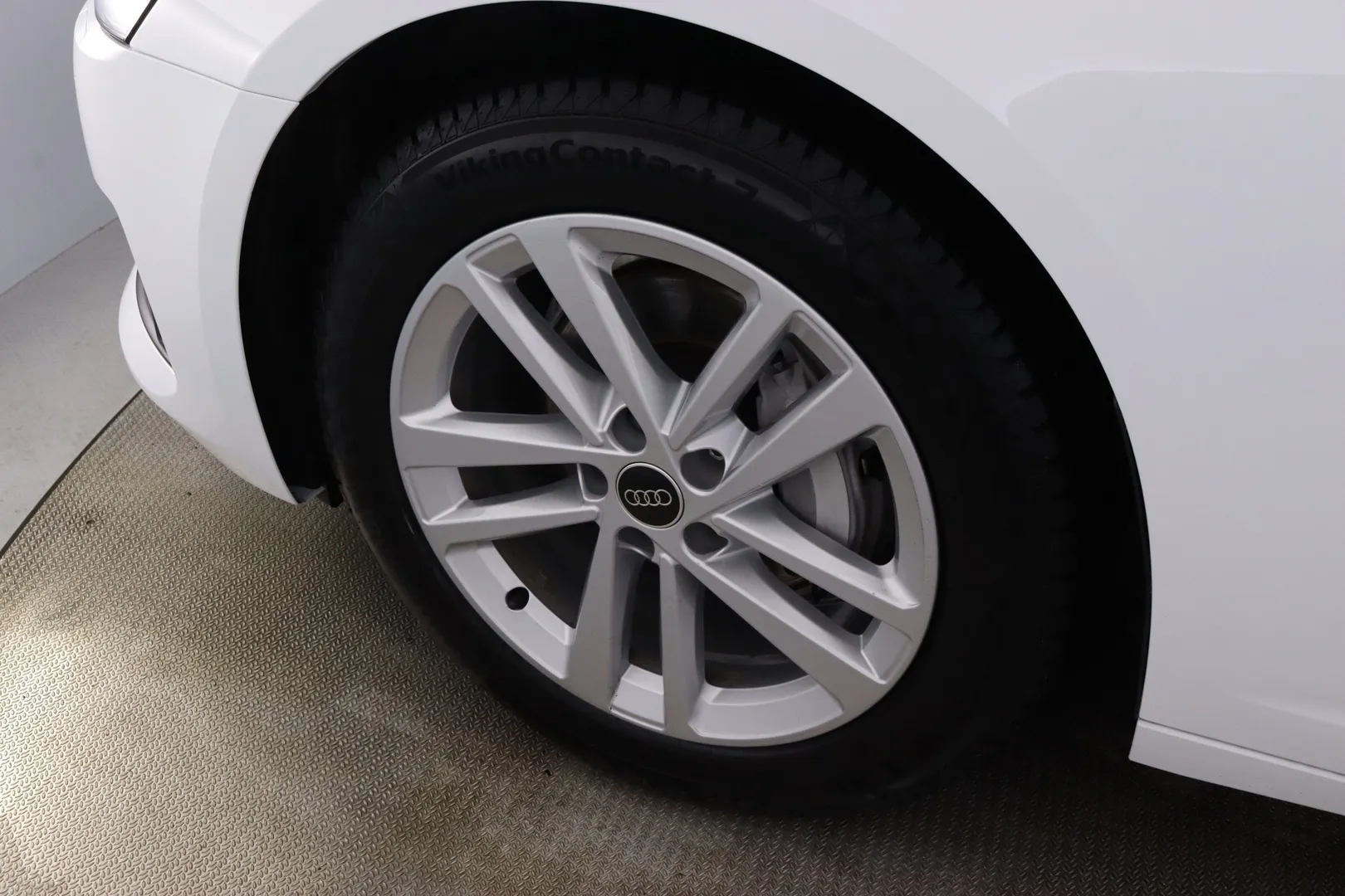Audi A6 XSJ-906 carousel image