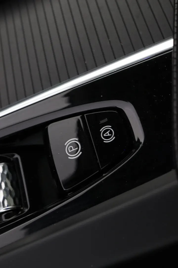 Volvo XC60 MYR-906 carousel image