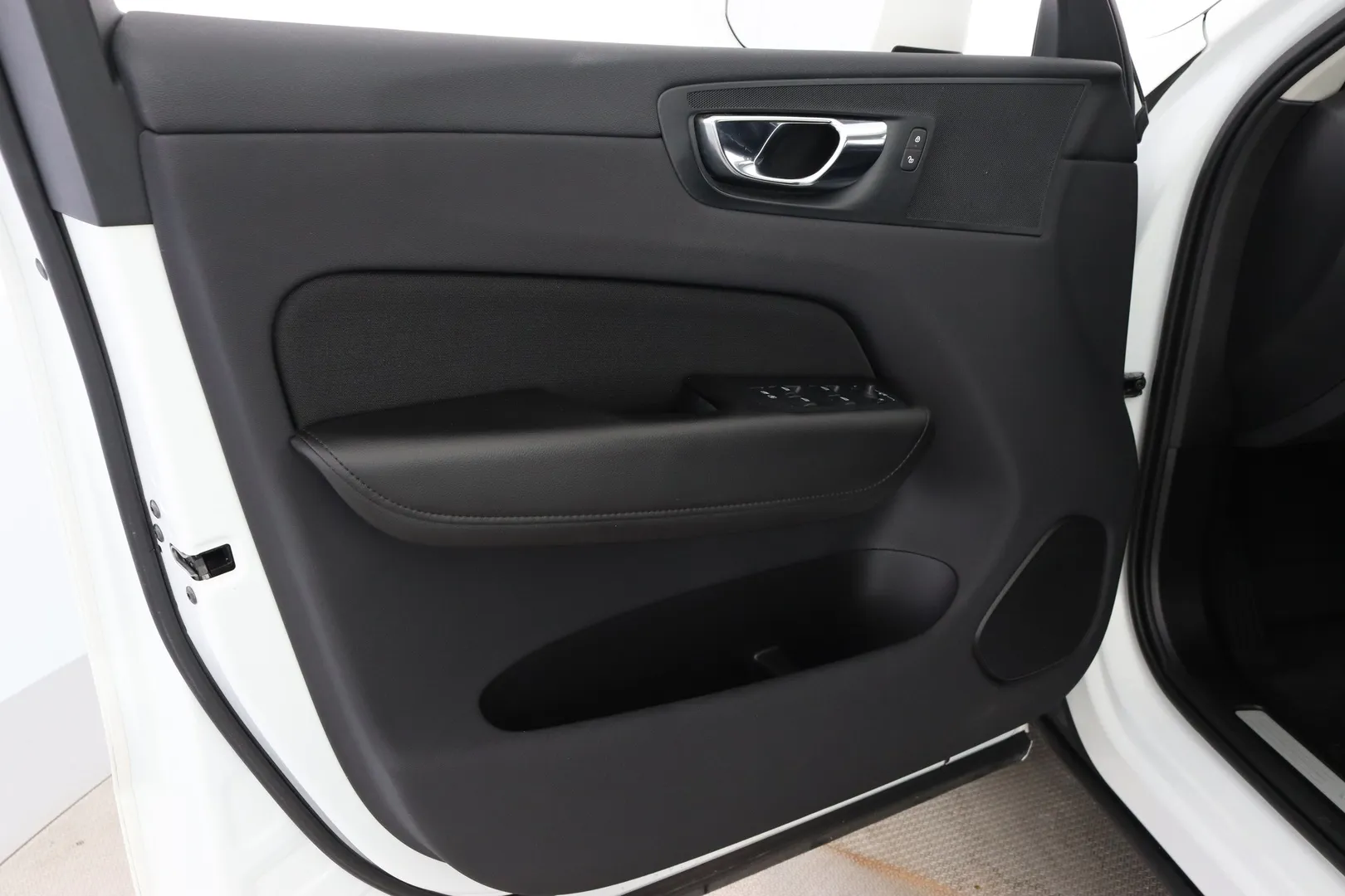 Volvo XC60 MYR-906 carousel image
