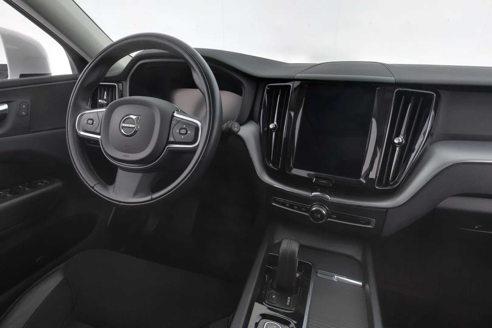 Volvo XC60 MYR-906 carousel image