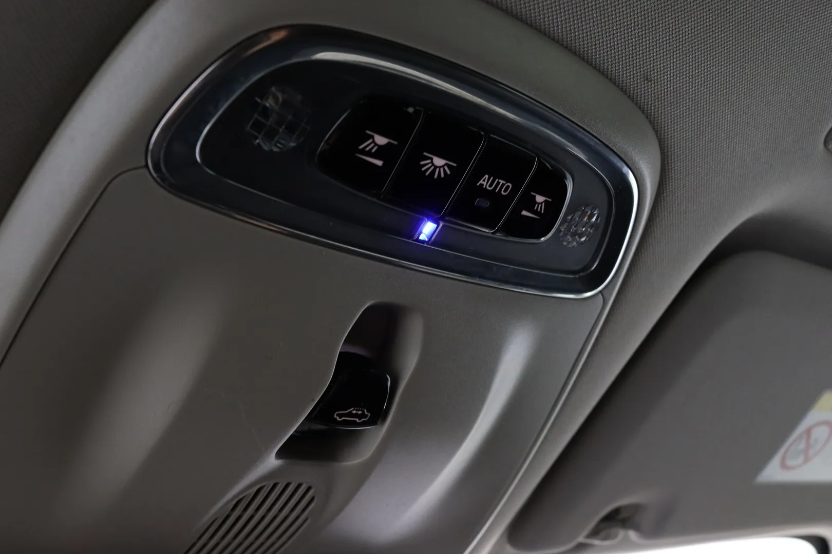 Volvo XC60 MYR-906 carousel image