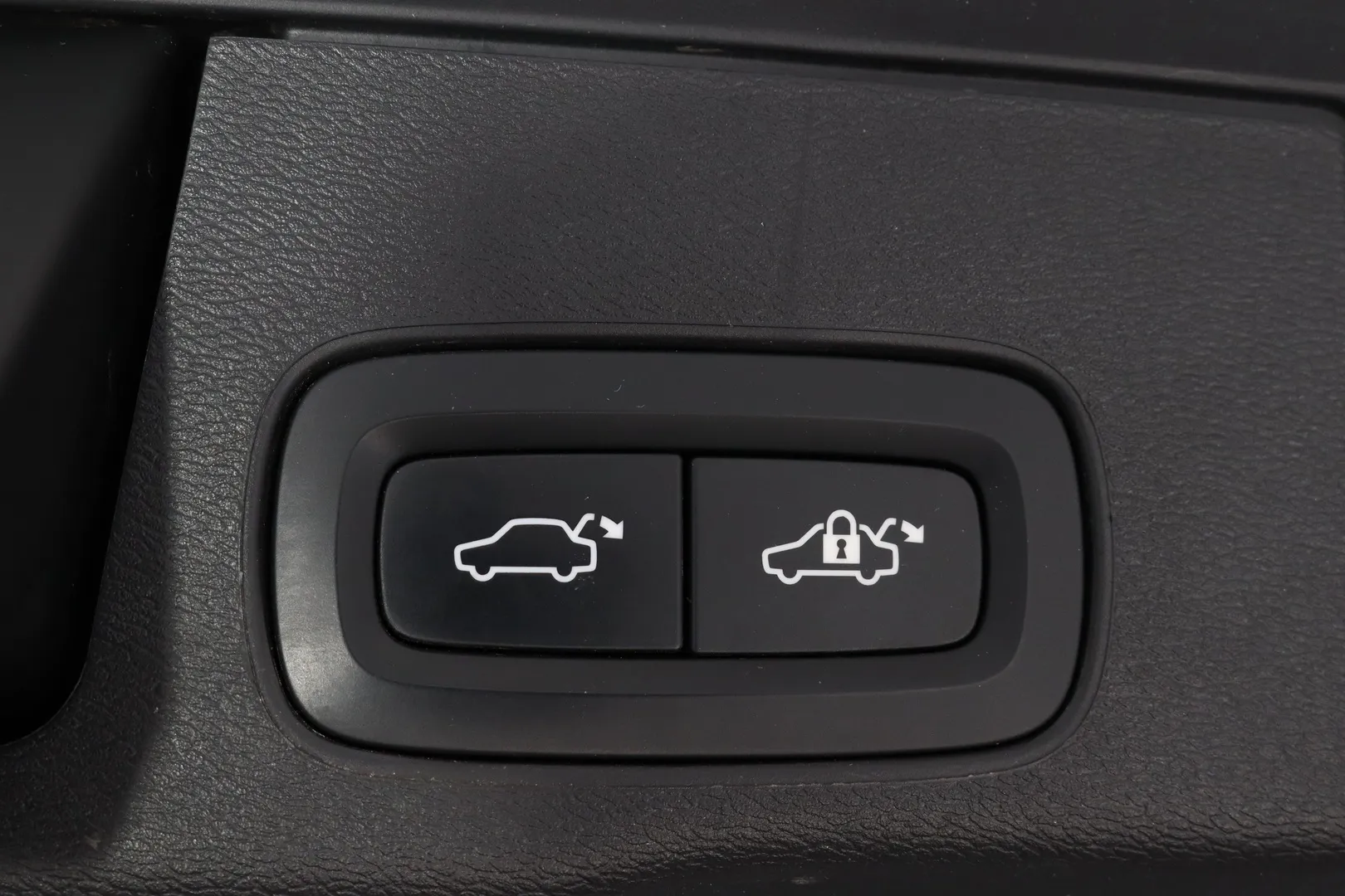 Volvo XC60 MYR-906 carousel image