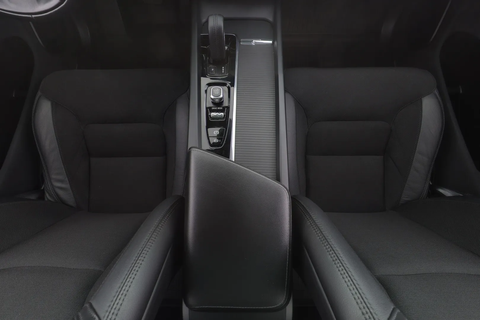 Volvo XC60 MYR-906 carousel image