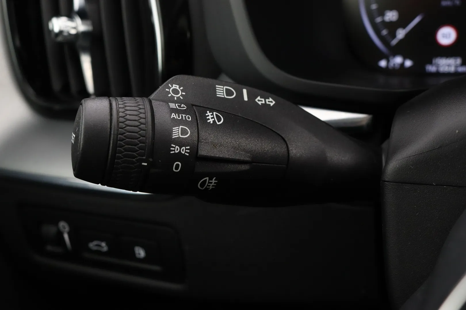 Volvo XC60 MYR-906 carousel image