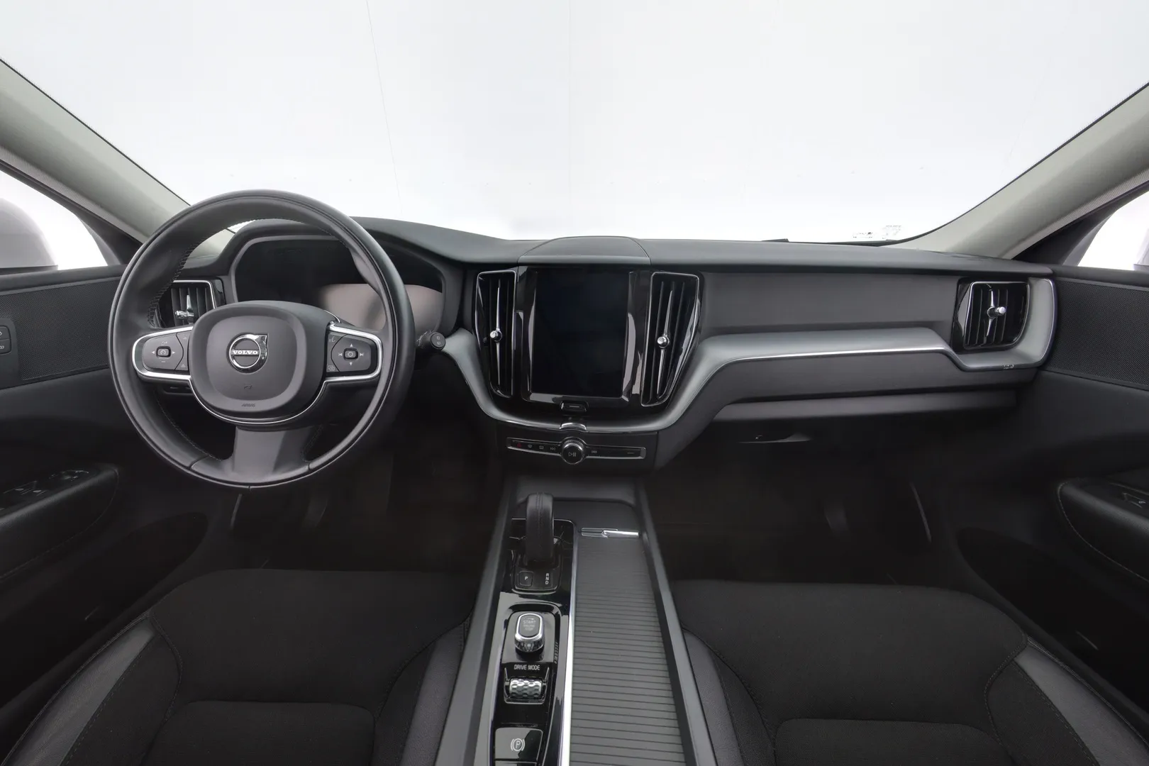 Volvo XC60 MYR-906 carousel image