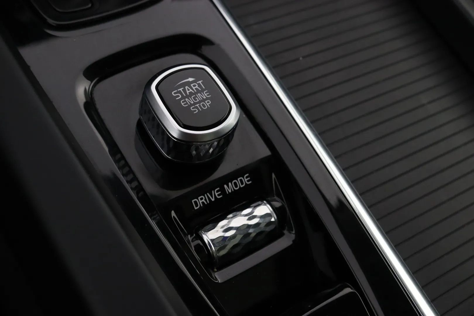 Volvo XC60 MYR-906 carousel image