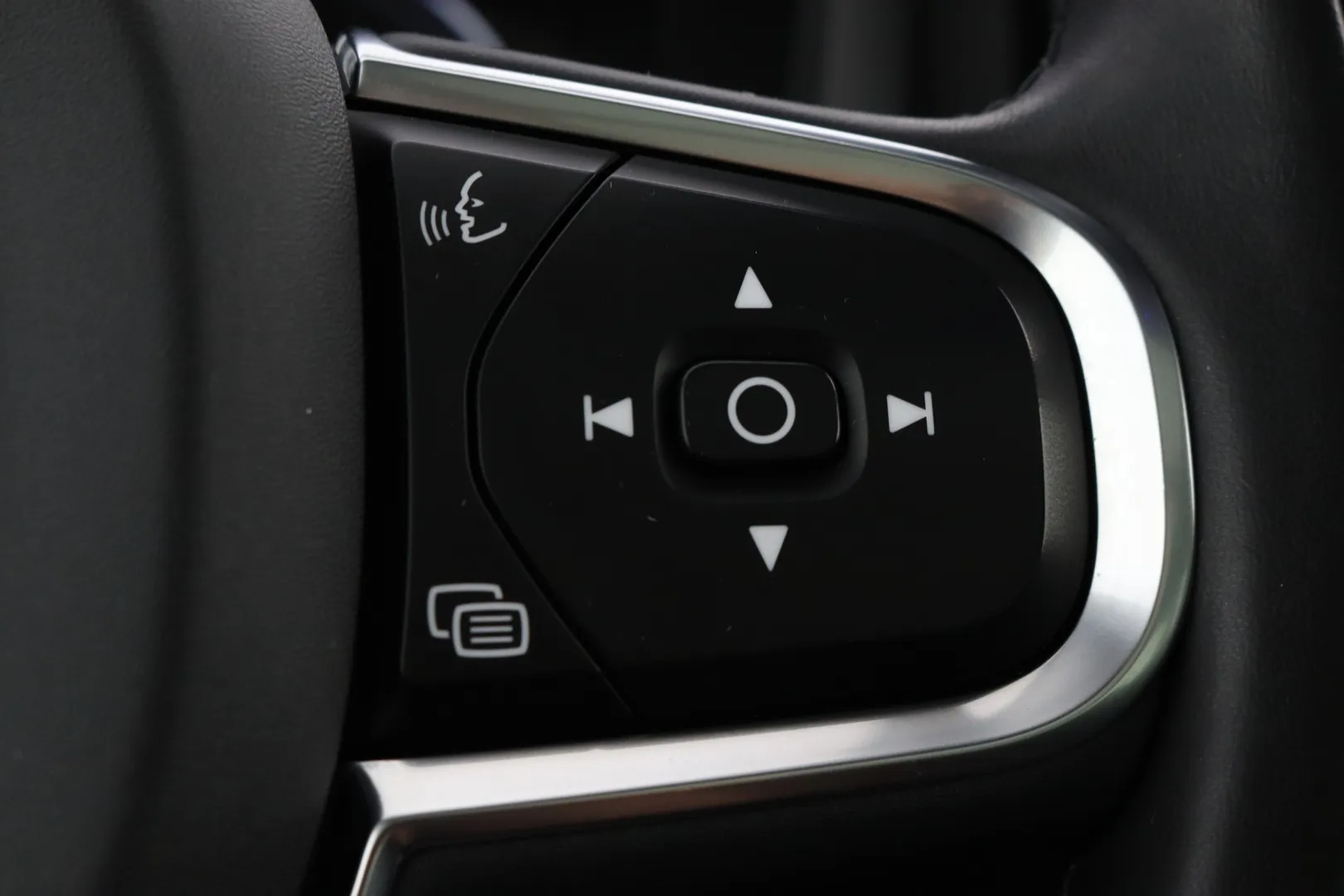 Volvo XC60 MYR-906 carousel image