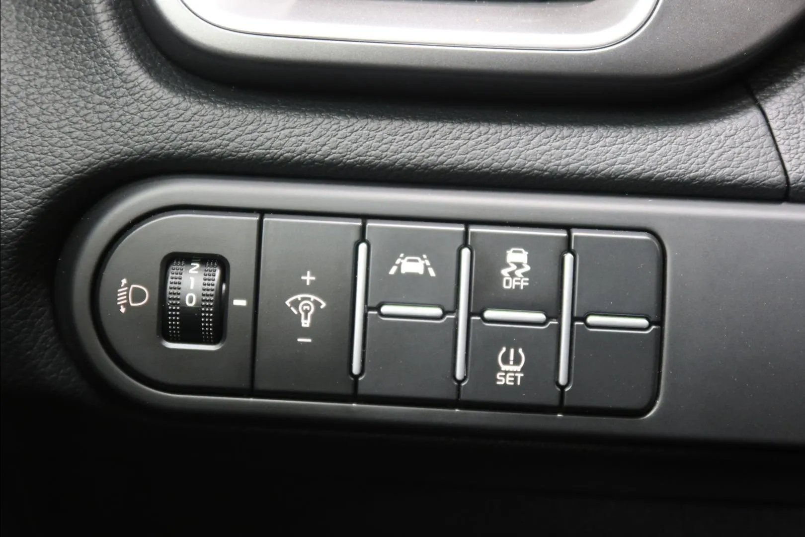 Kia Ceed ESP-720 carousel image