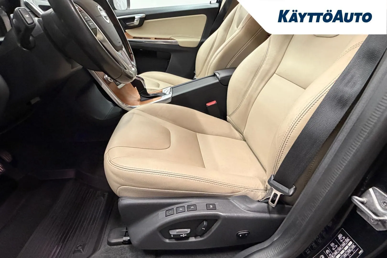 Volvo XC60 JOI-694 carousel image