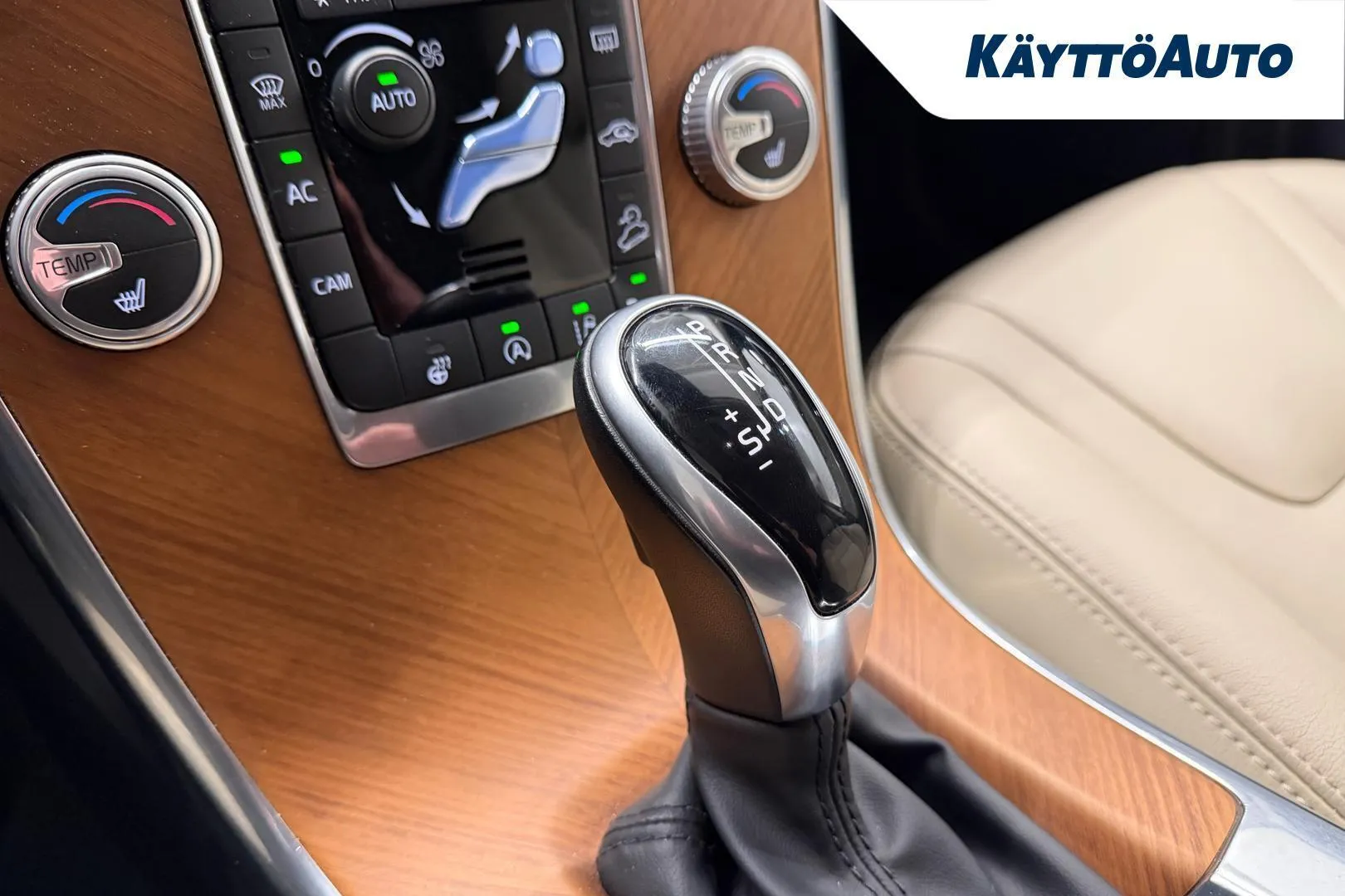 Volvo XC60 JOI-694 carousel image