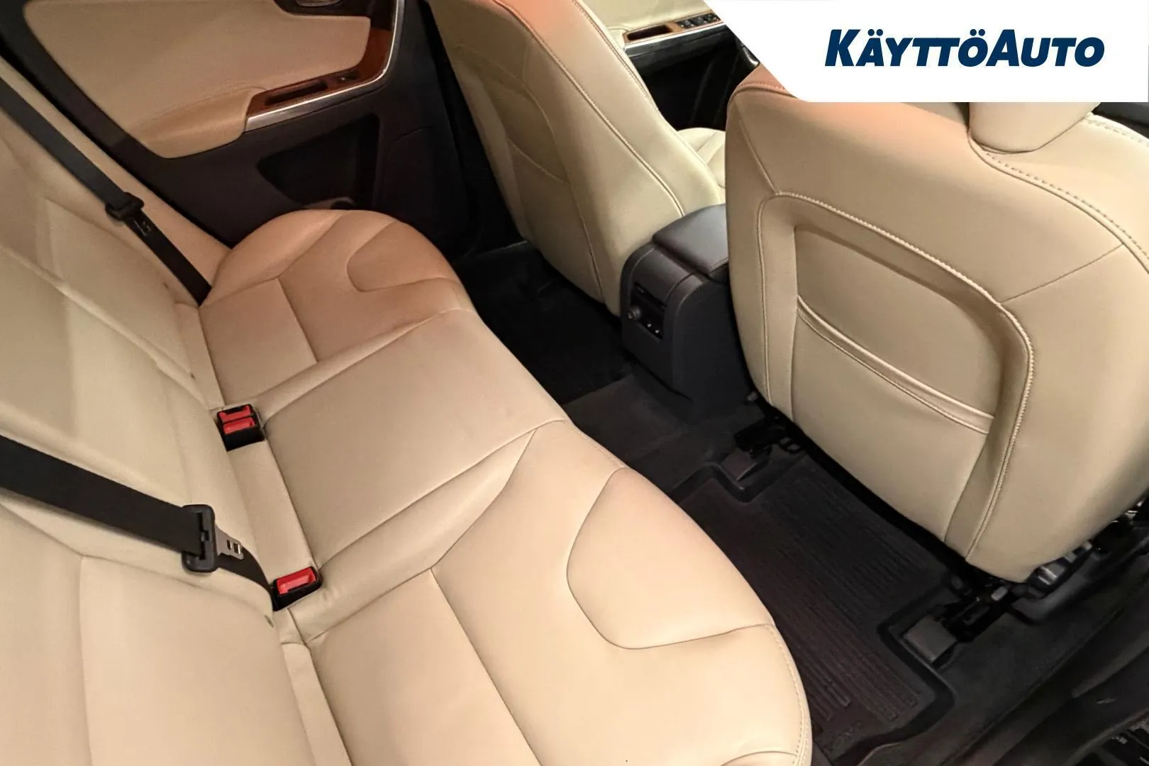 Volvo XC60 JOI-694 carousel image