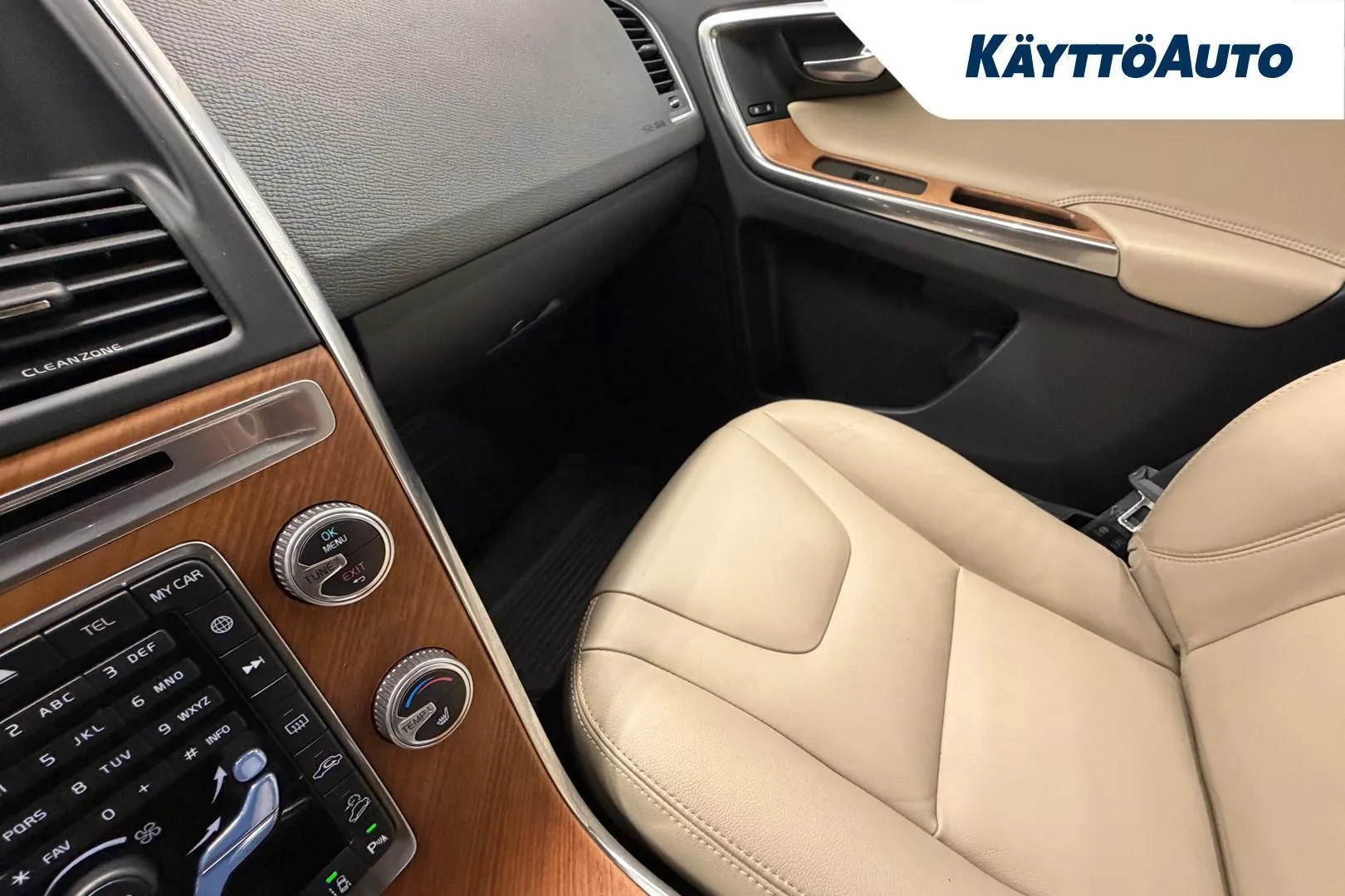 Volvo XC60 JOI-694 carousel image